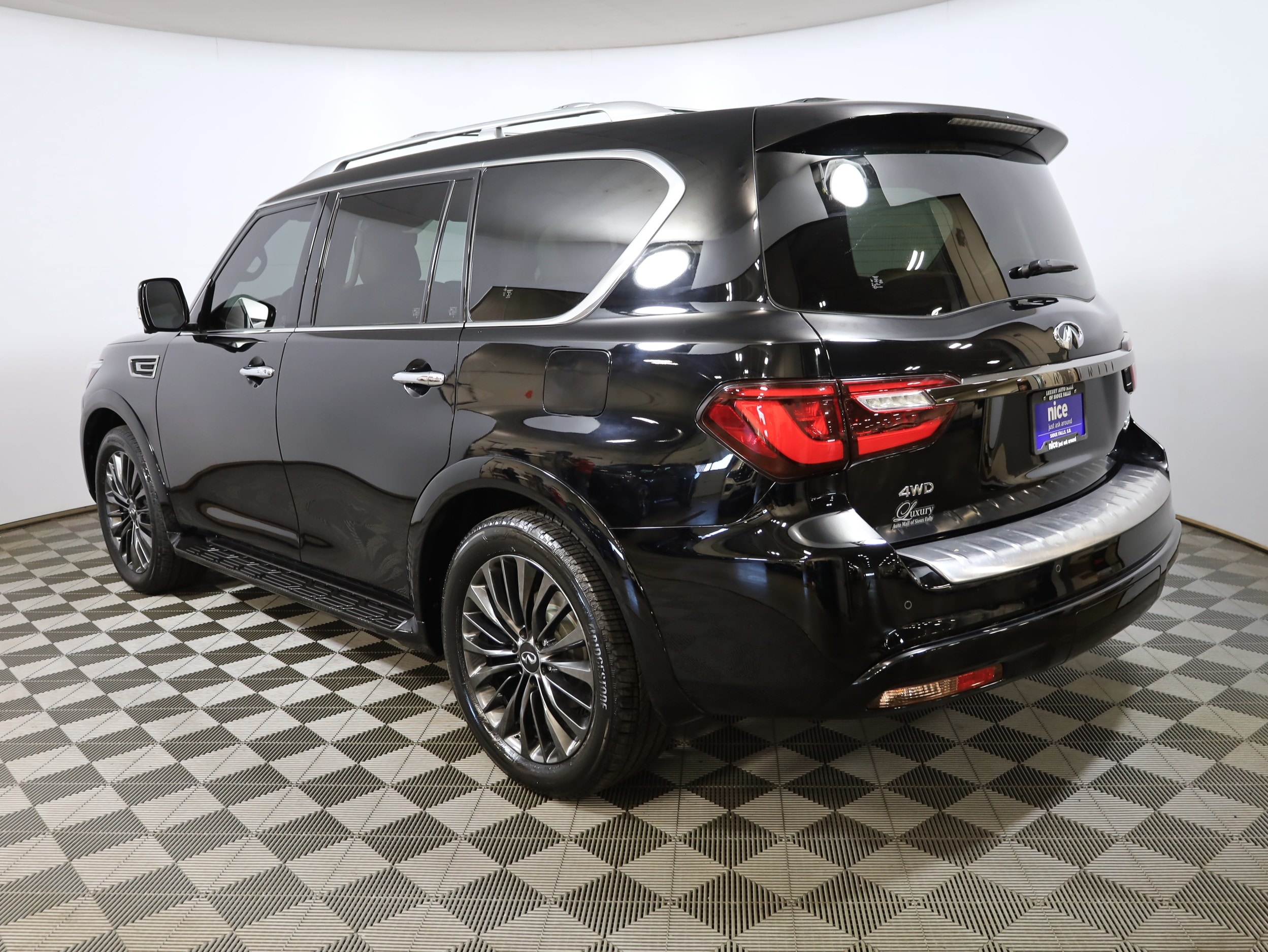 Used 2021 INFINITI QX80 PREMIUM SELECT 4WD with VIN JN8AZ2AE1M9267136 for sale in Sioux Falls, SD