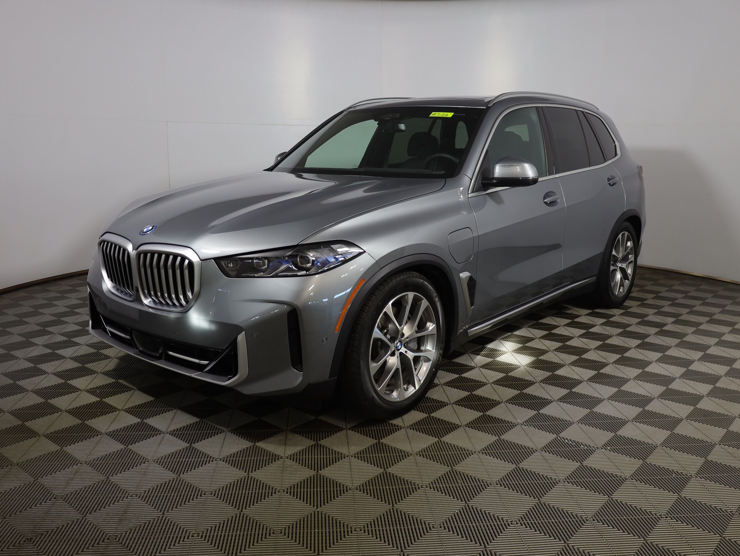 2026 BMW X5 xDrive50e's photo