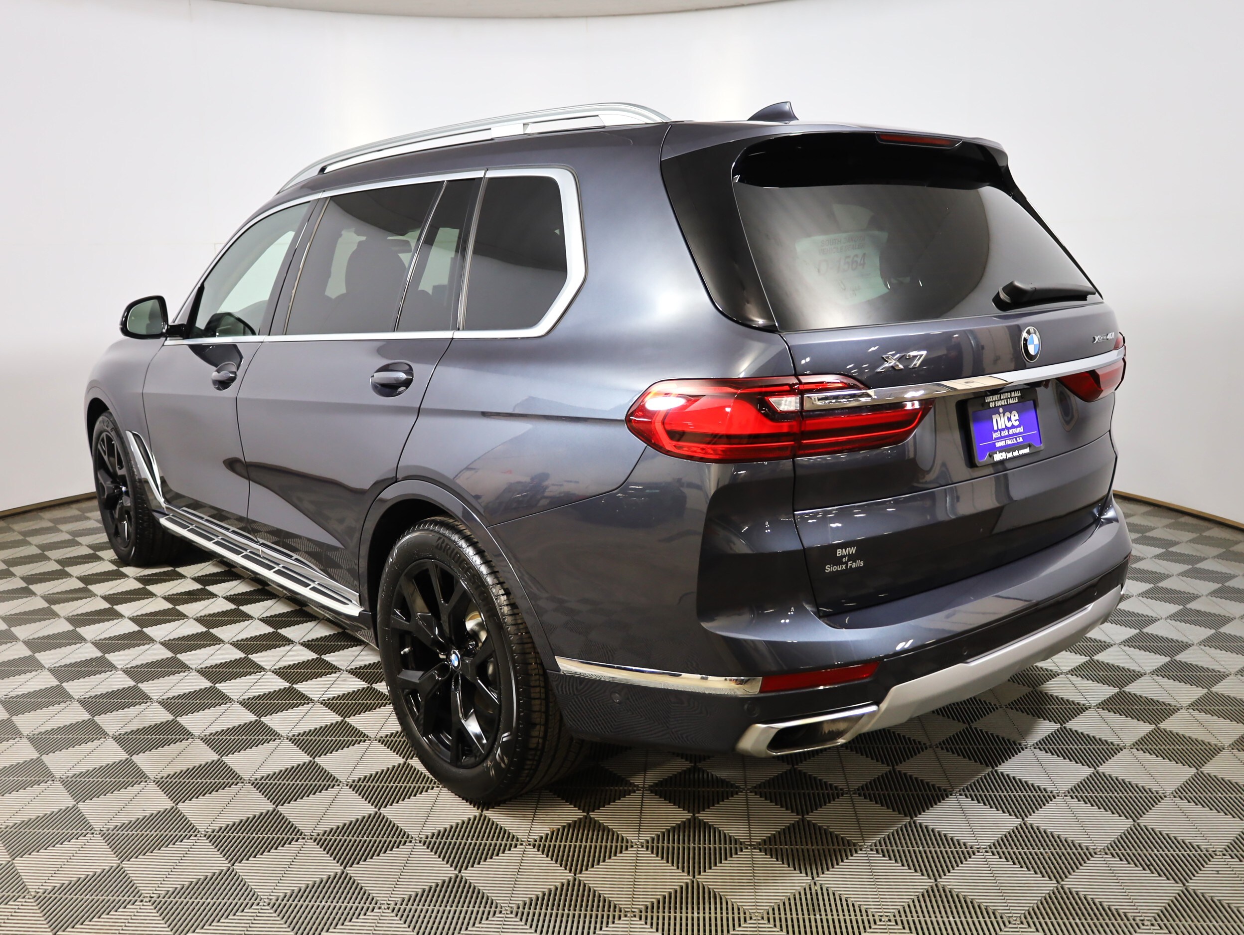Used 2020 BMW X7 40i with VIN 5UXCW2C04L9B73265 for sale in Sioux Falls, SD