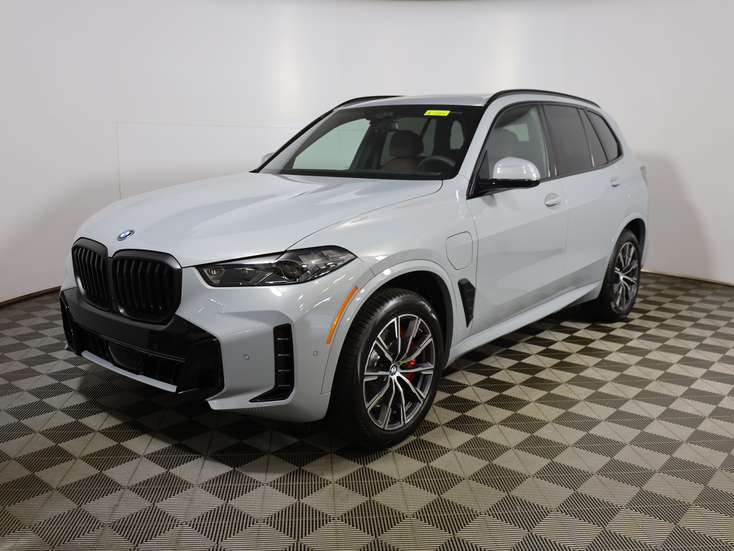 2026 BMW X5 xDrive50e's photo