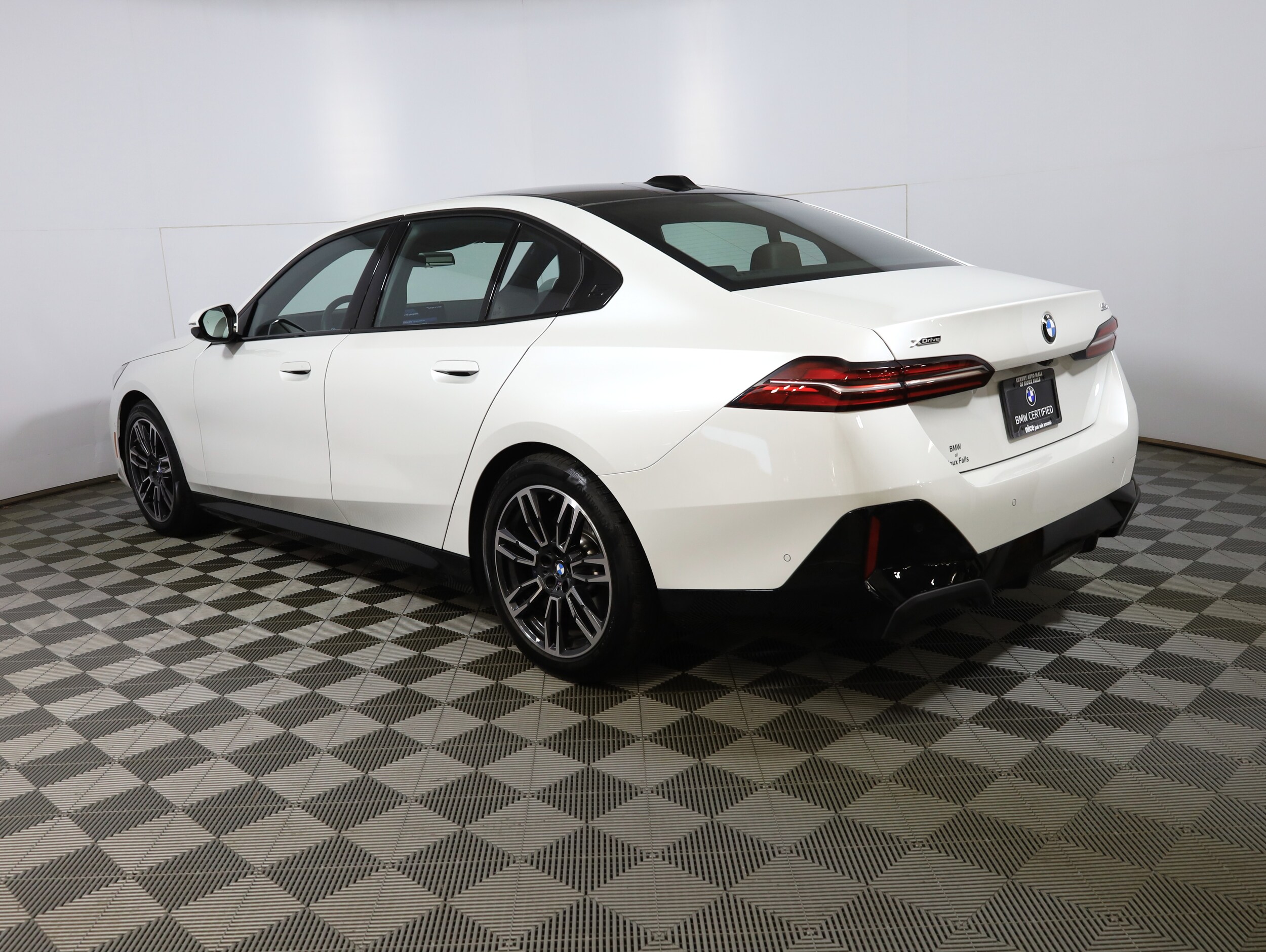 2025 Bmw 530i xDrive photo 2