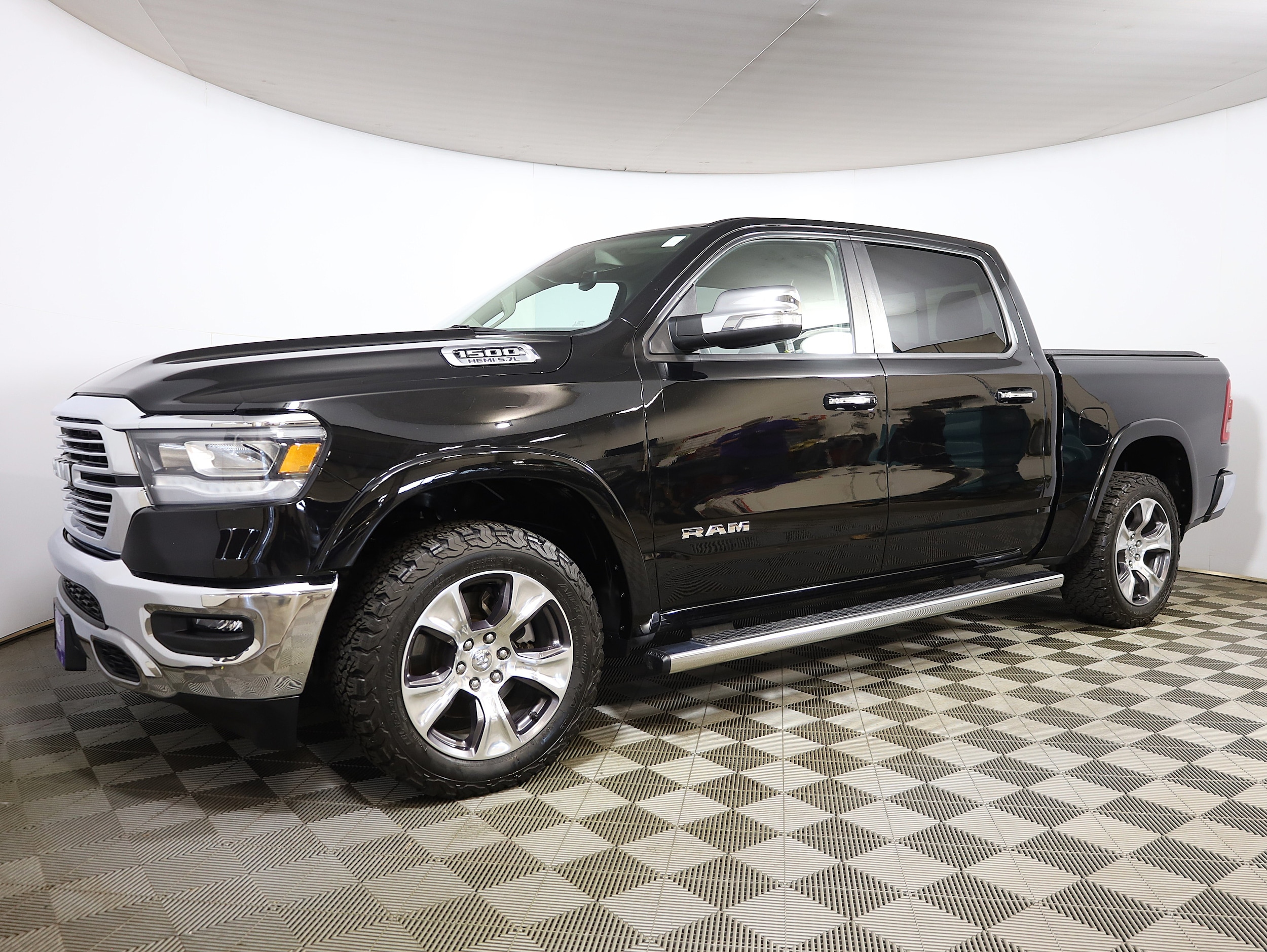2022 RAM 1500 Laramie 4x4 Crew Cab 5'7's photo