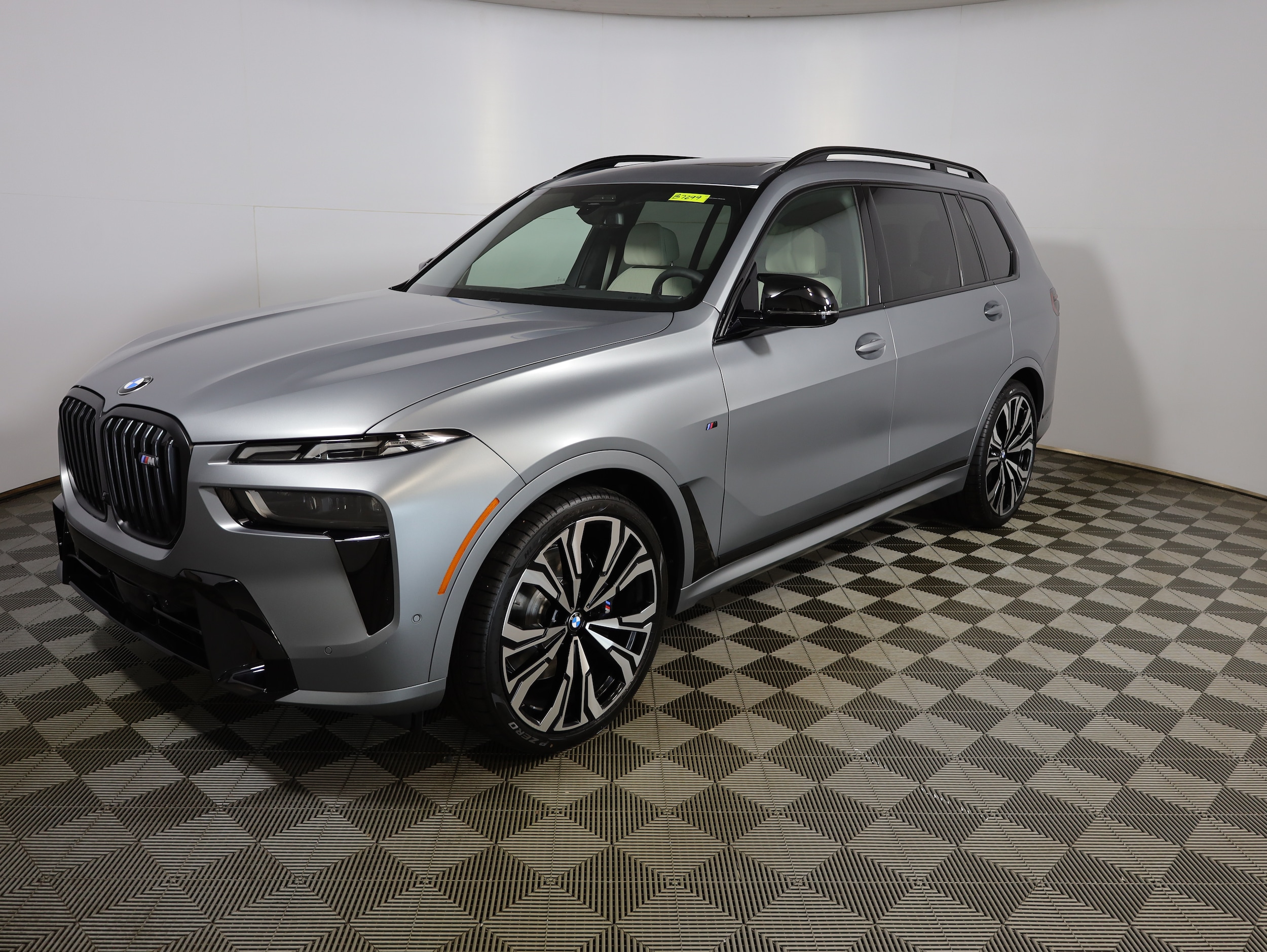 2027 BMW X7 M60i's photo