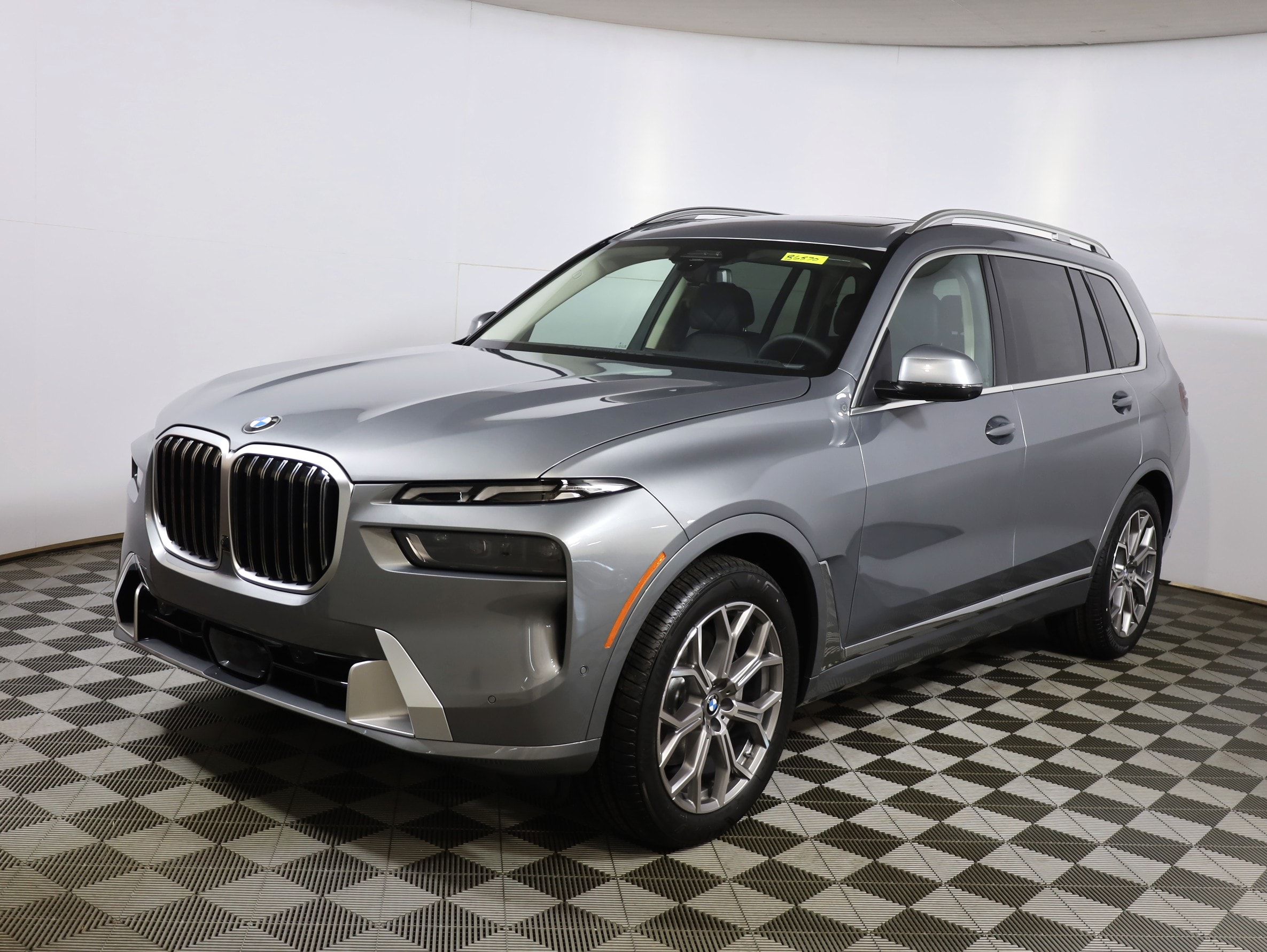 2025 BMW X7 SUV 