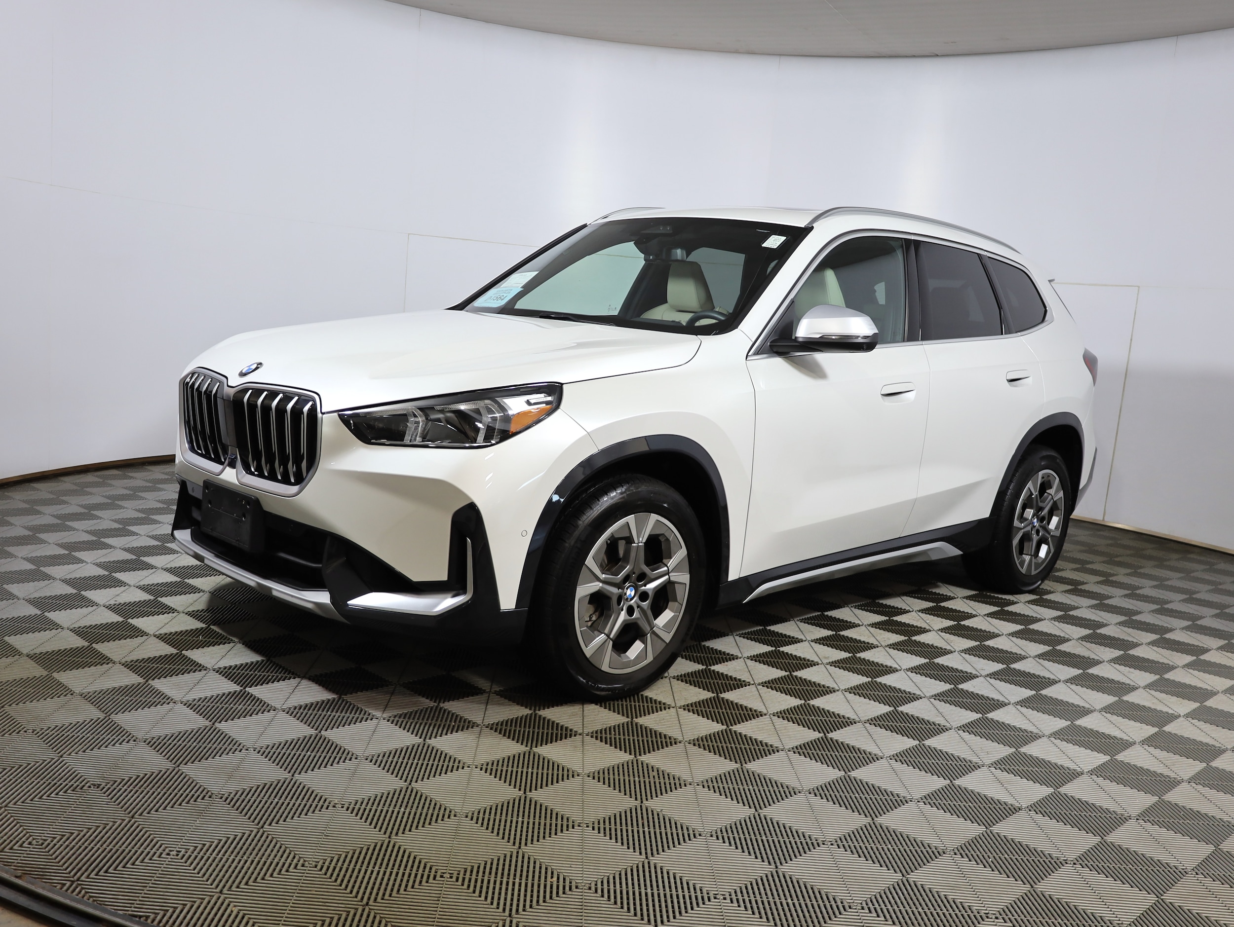 2023 BMW X1