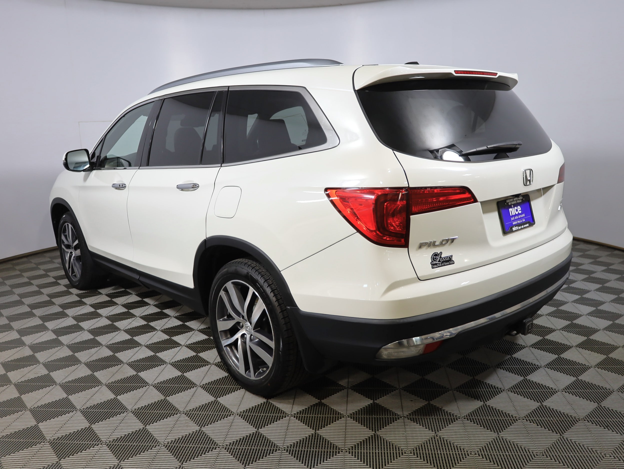 Used 2017 Honda Pilot Elite with VIN 5FNYF6H02HB072484 for sale in Sioux Falls, SD