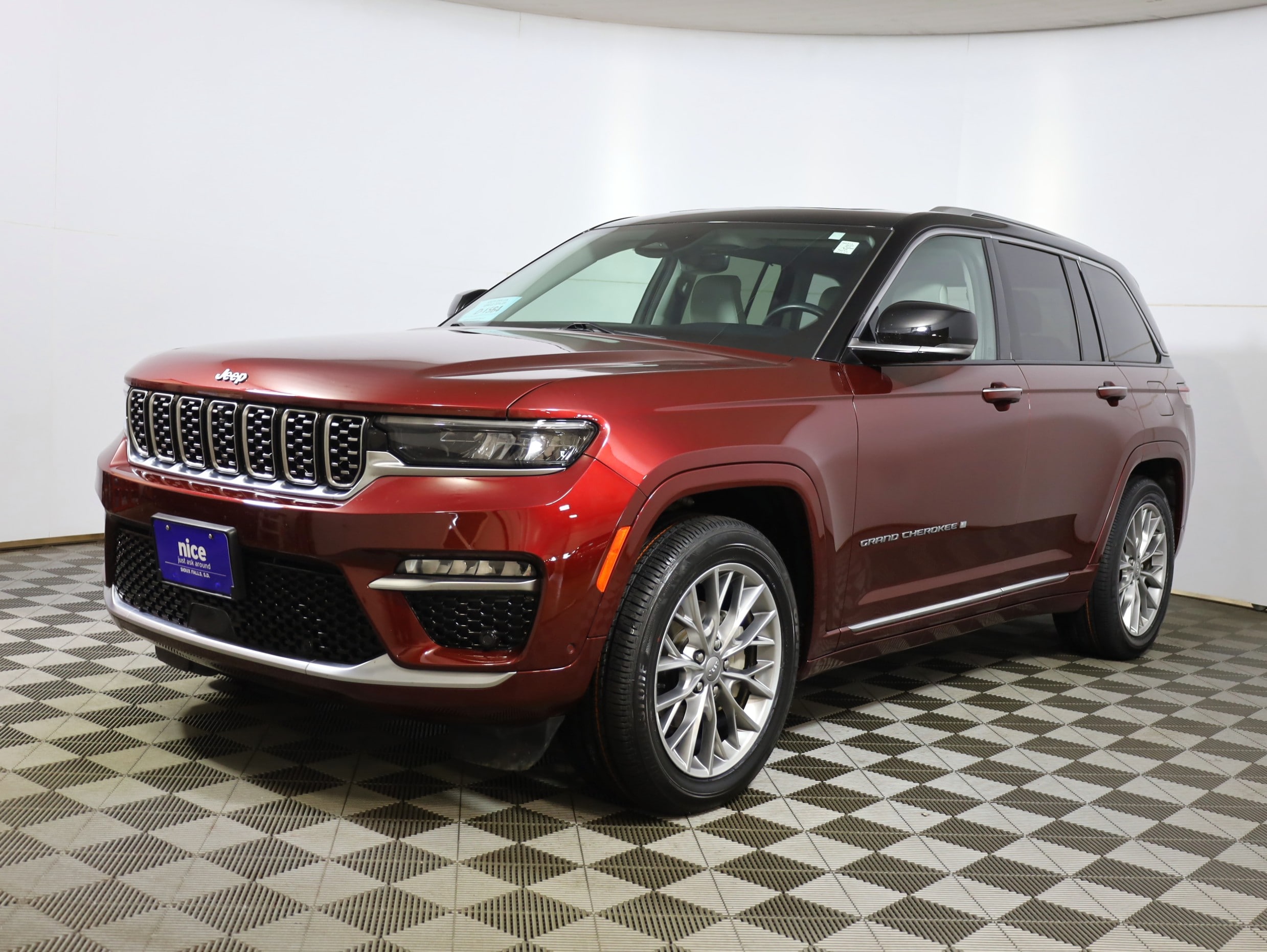 2022 Jeep Grand Cherokee Summit