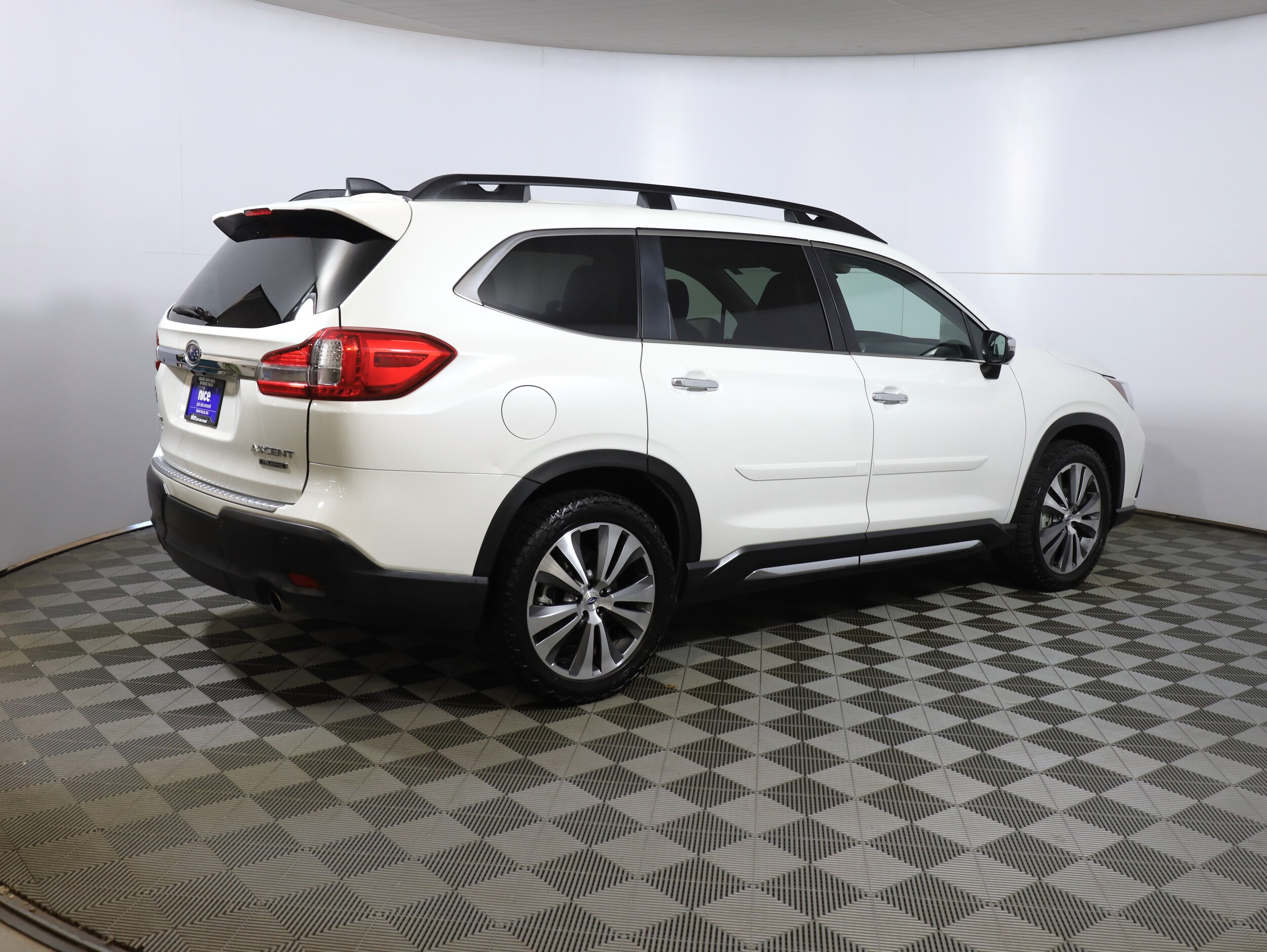 2022 Subaru Ascent Touring photo 3