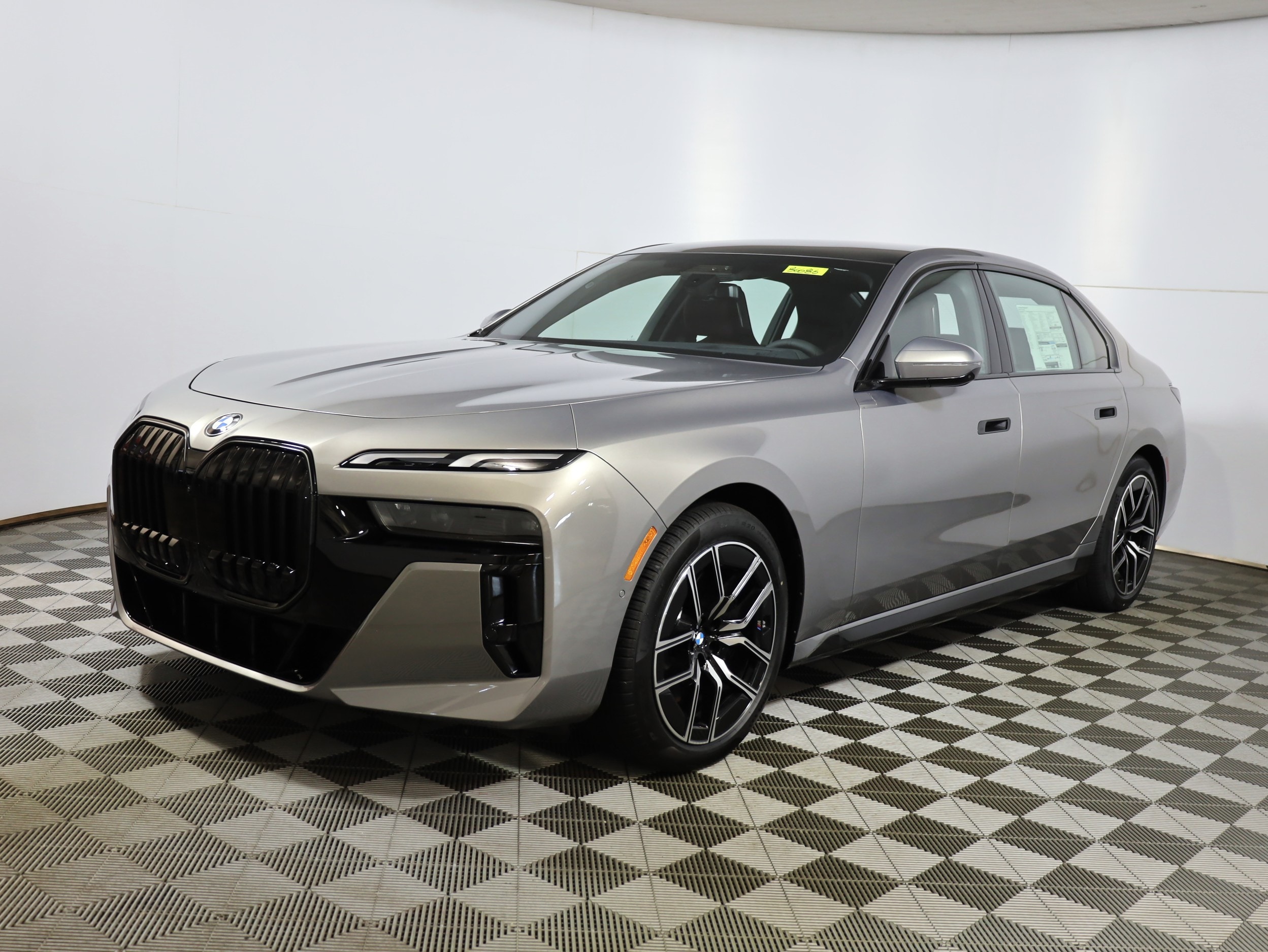 2025 BMW 7 Series 760i's photo