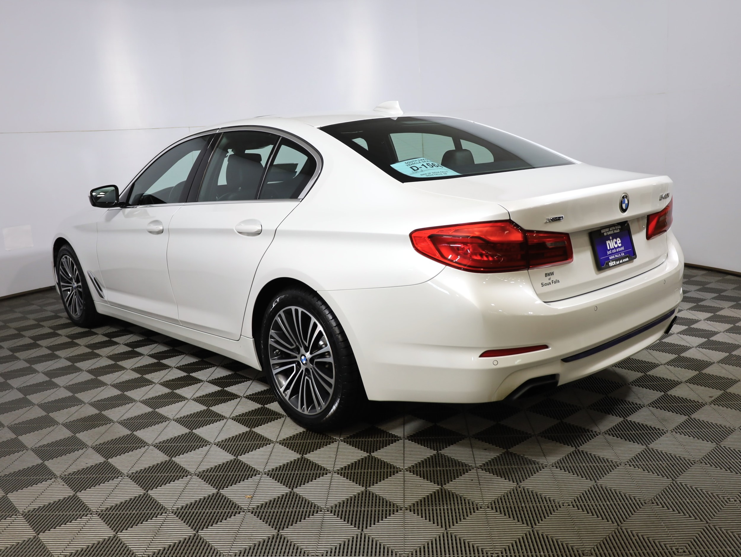 Used 2019 BMW 5 Series 540i with VIN WBAJE7C53KG892970 for sale in Sioux Falls, SD