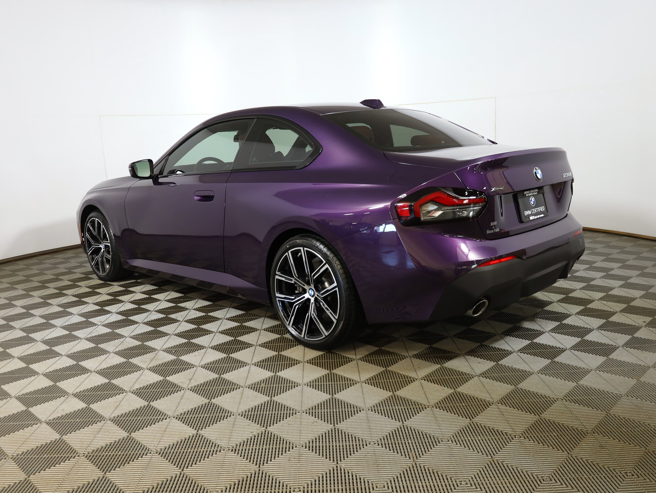 2023 Bmw 230i xDrive photo 2