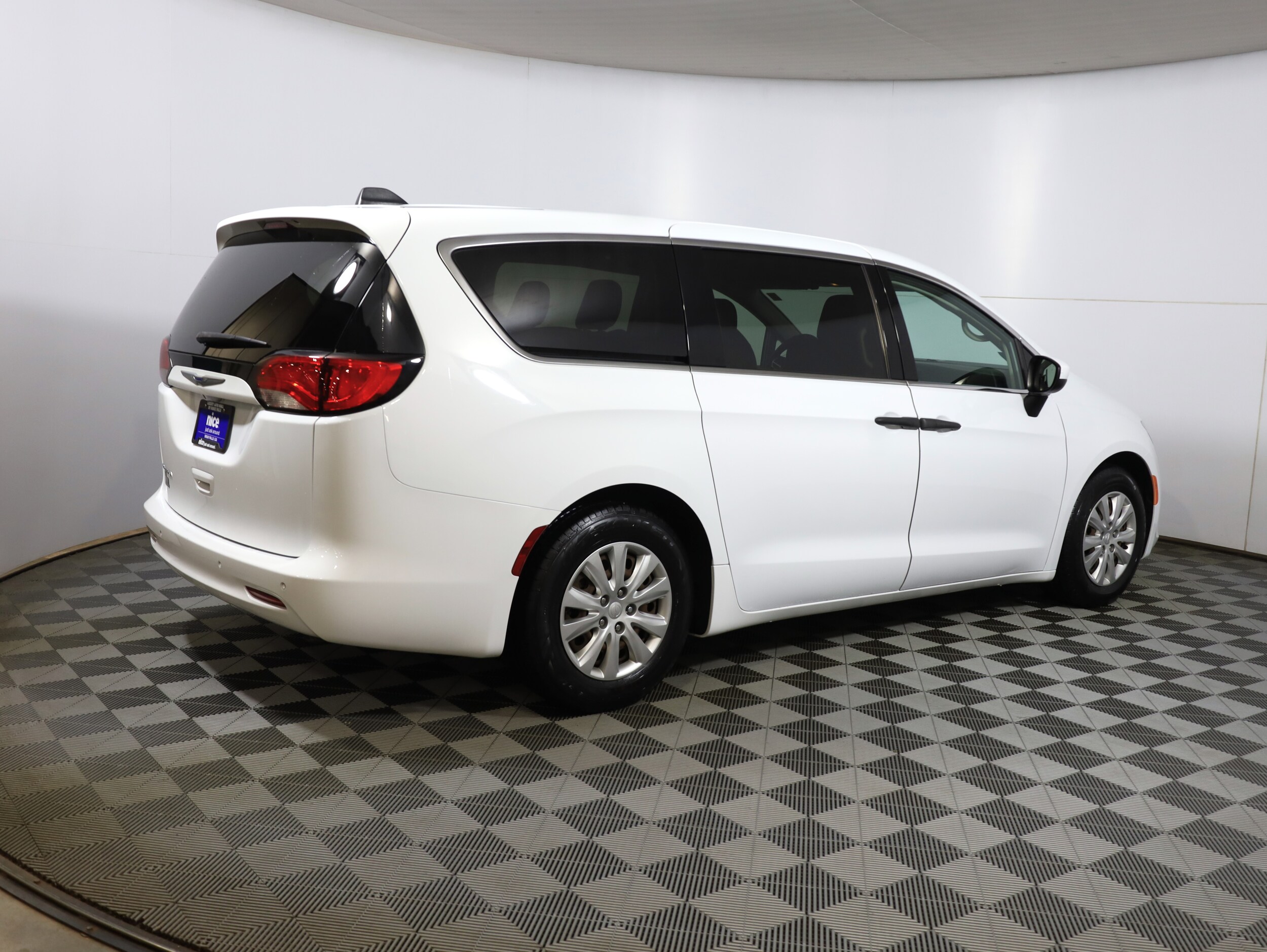 2019 Chrysler Pacifica L photo 4