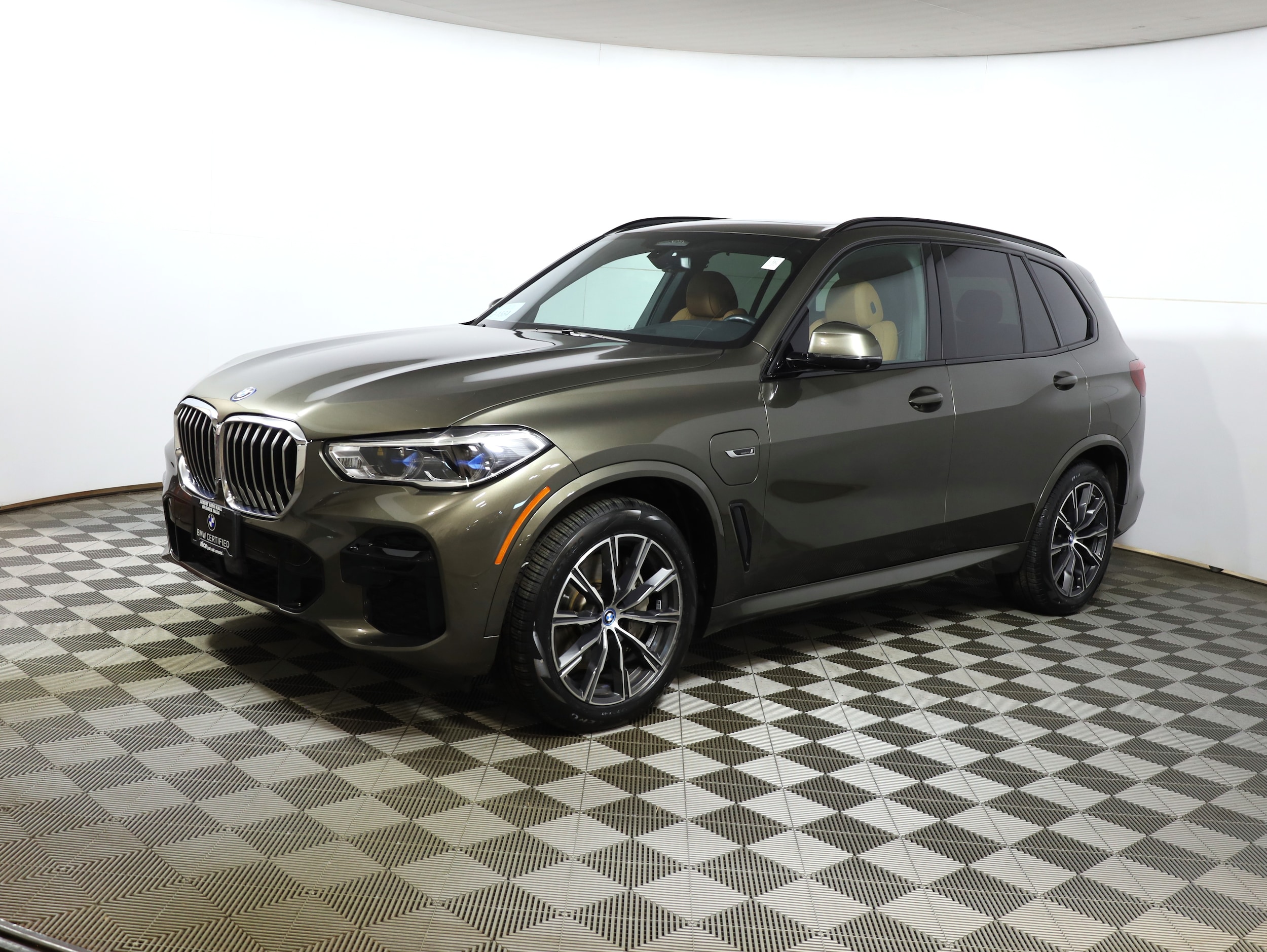 2023 BMW X5 45e's photo