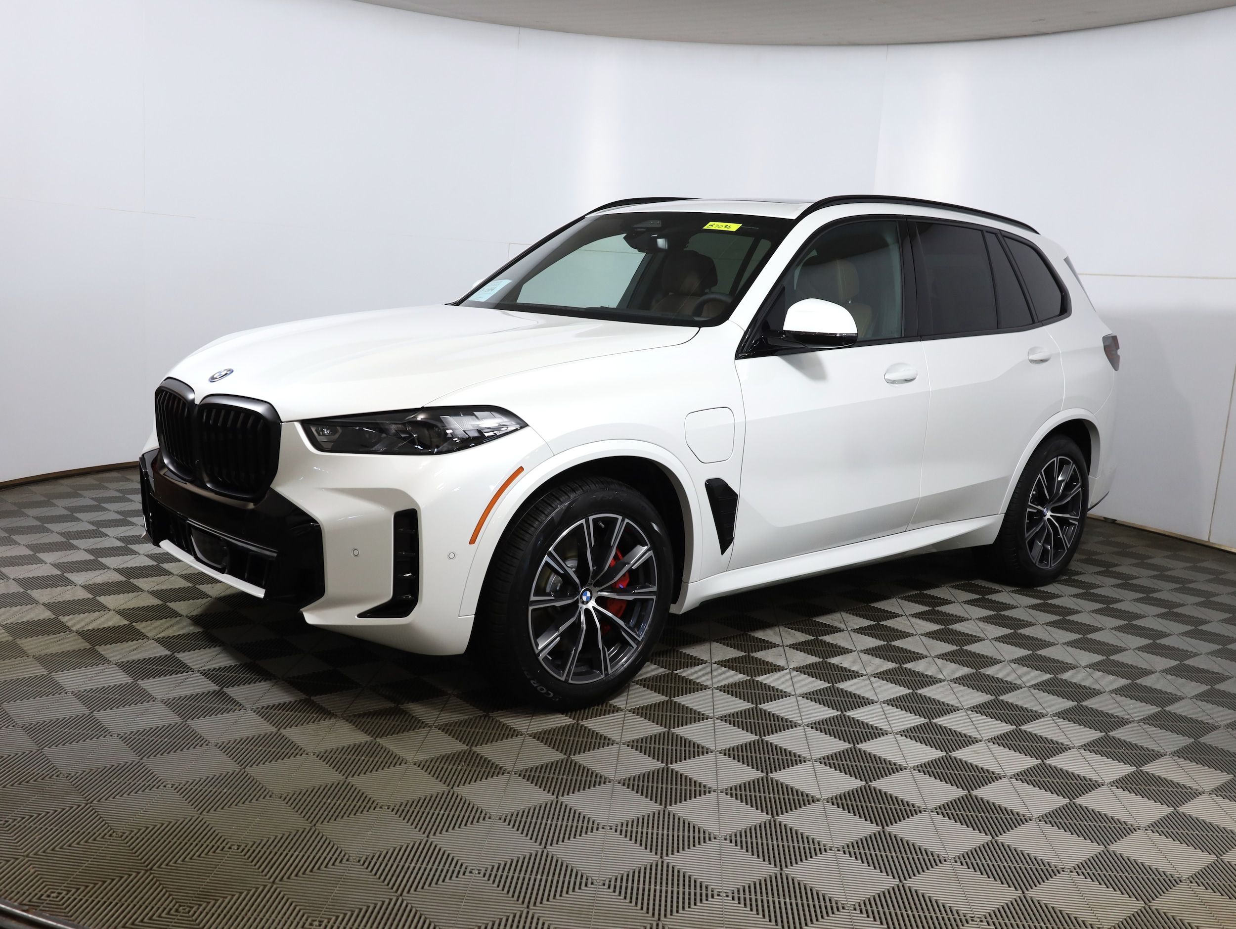 2026 BMW X5 50e's photo
