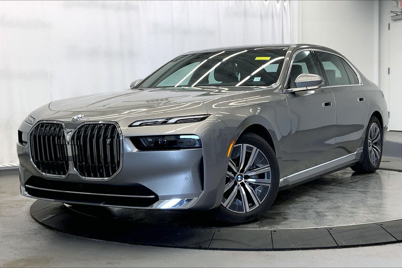 2024 BMW i7 eDrive50's photo