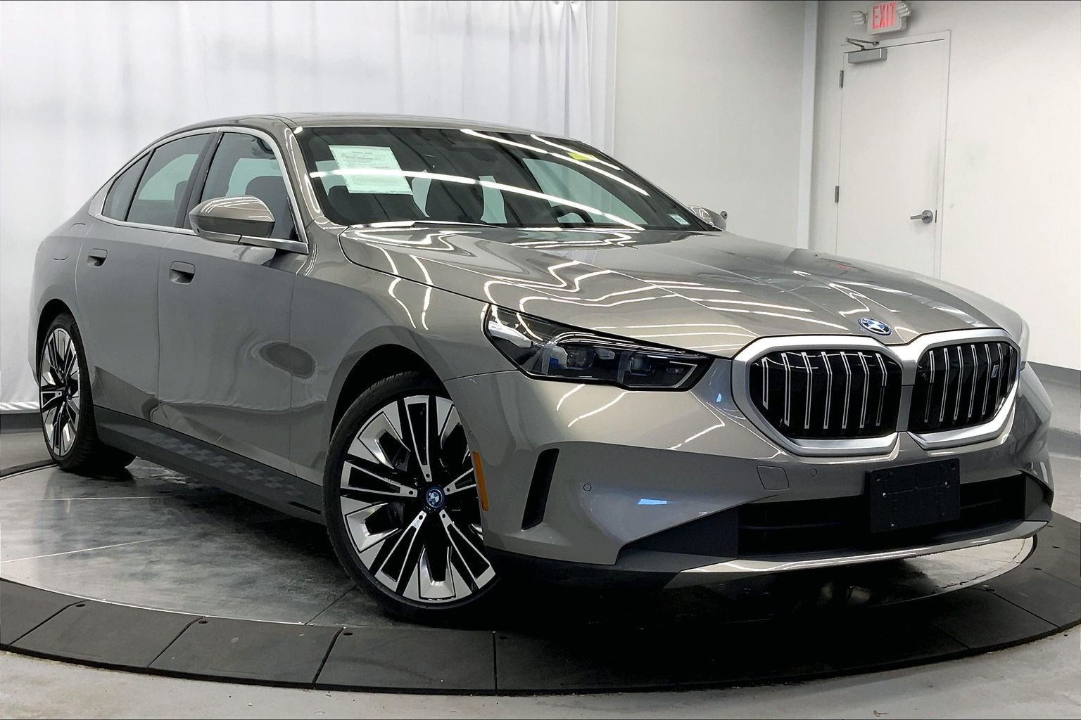 2025 BMW i5 xDrive40 Sedan's photo