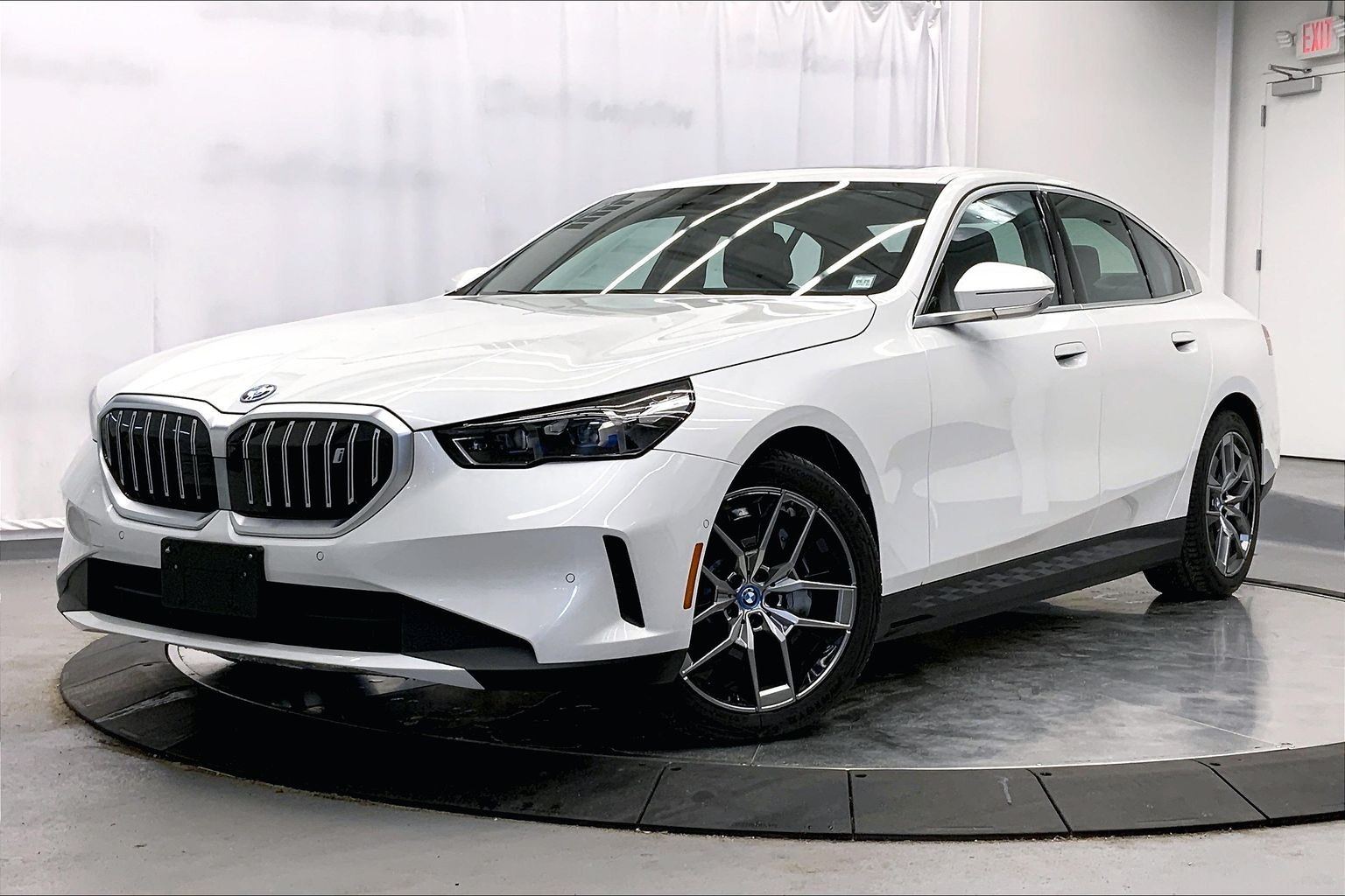 2025 BMW i5 xDrive40 Sedan's photo