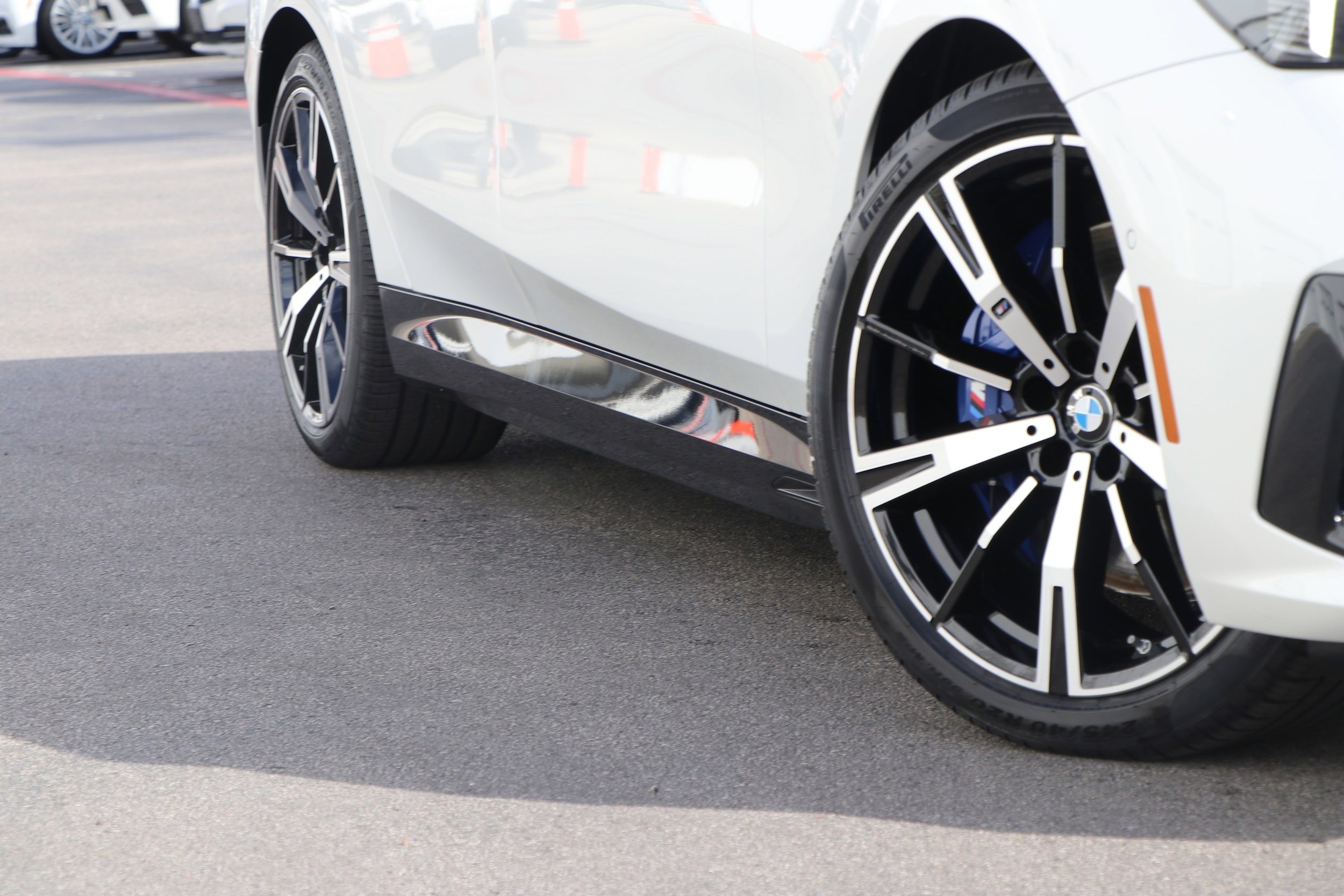 2026 BMW 550e 550e xDrive photo 2