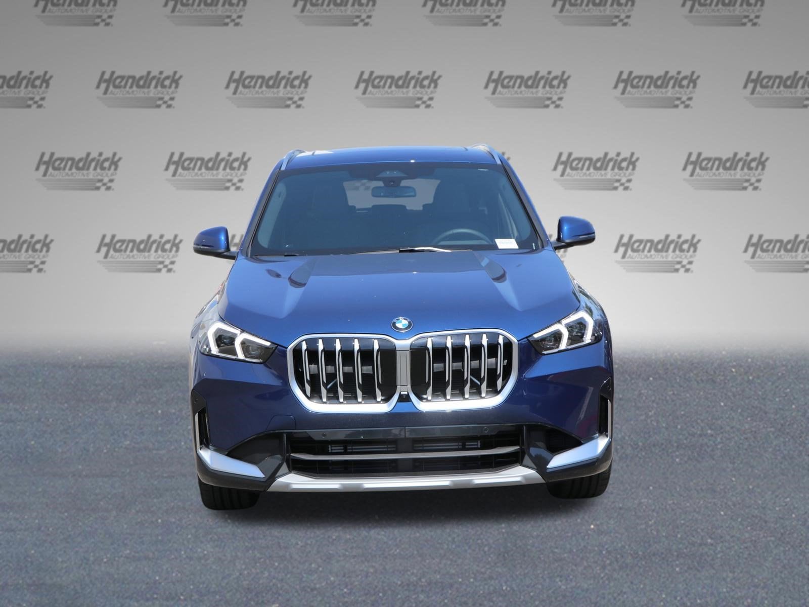 2025 BMW X1 xDrive28i photo 3
