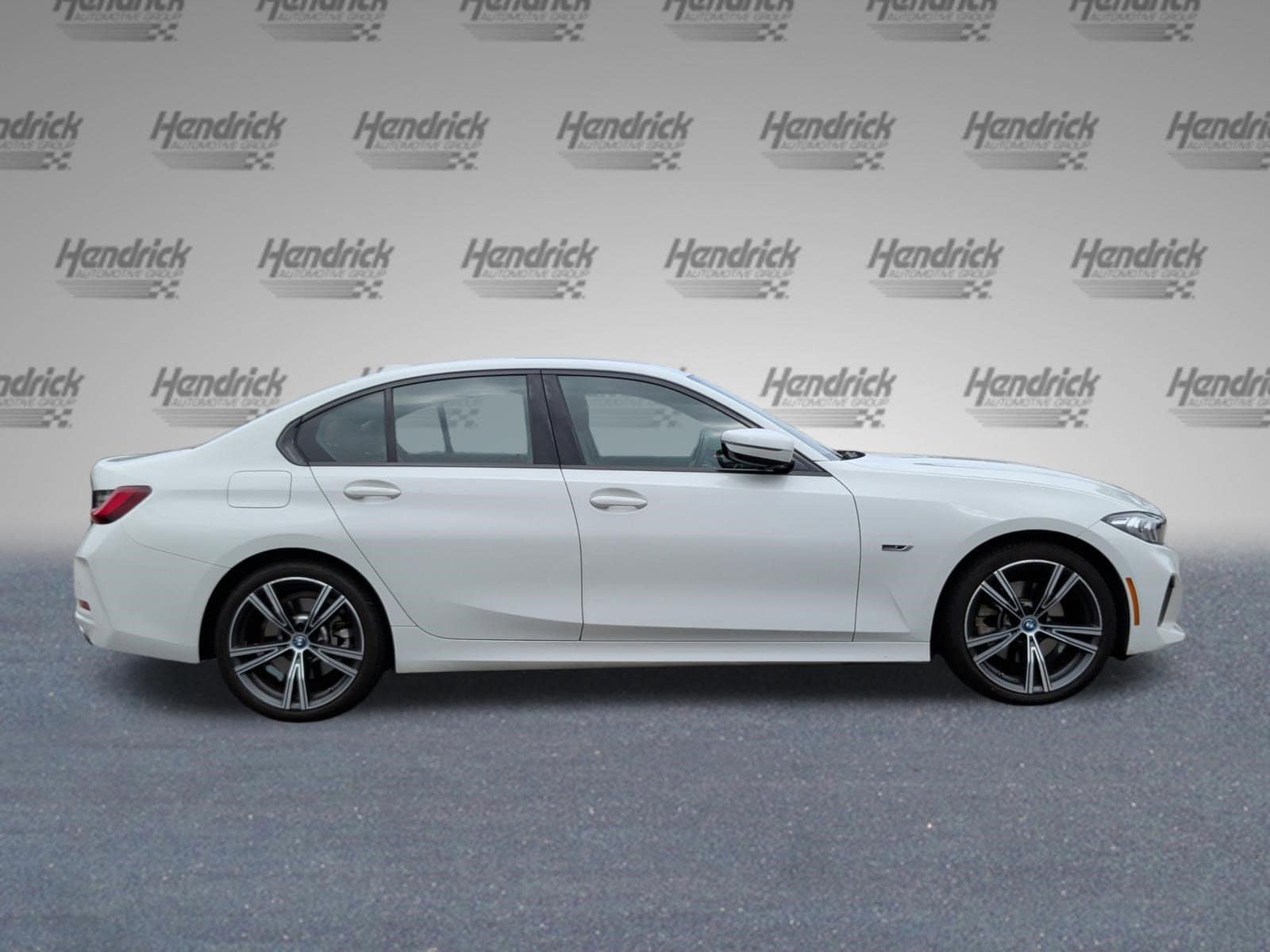 2023 BMW 330e 330e photo 5