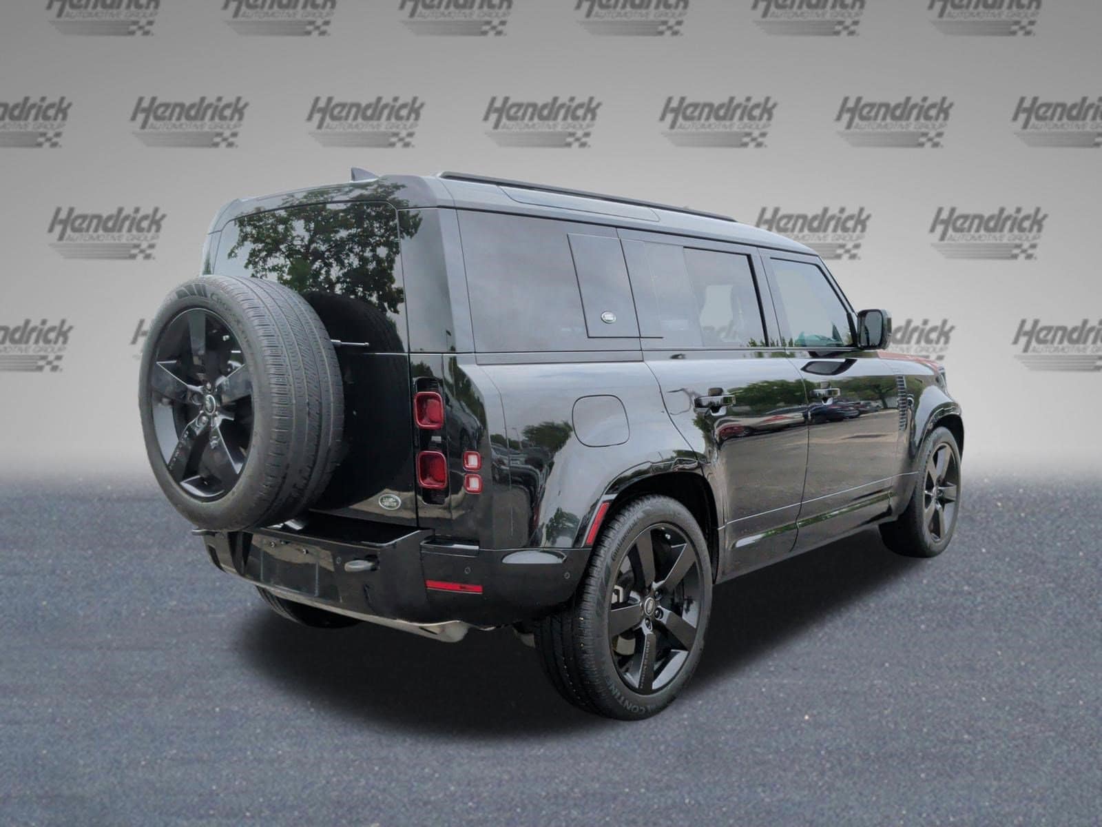 2023 Land Rover Defender X-Dynamic SE photo 5