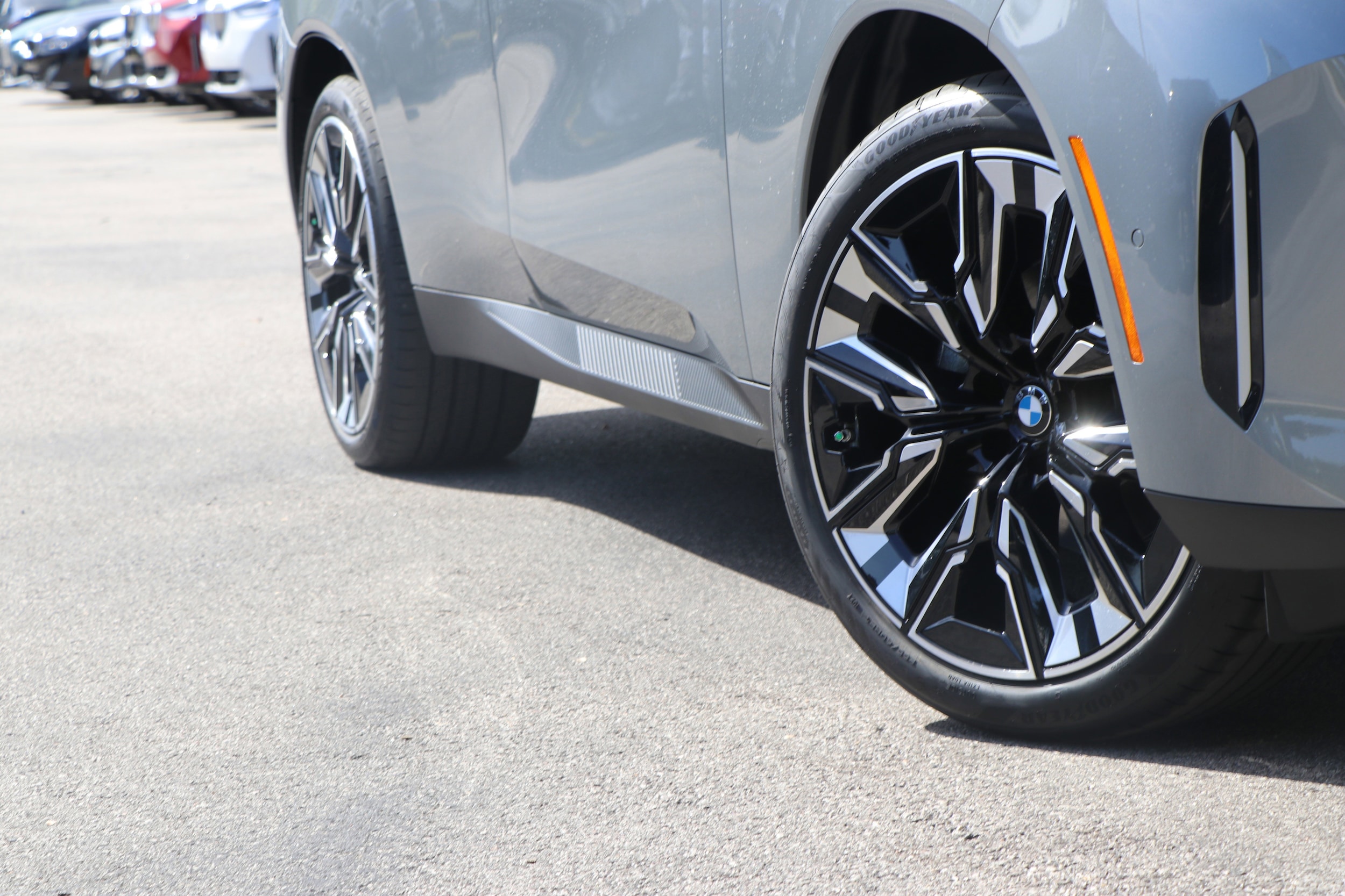 2025 BMW X3 30 xDrive photo 2