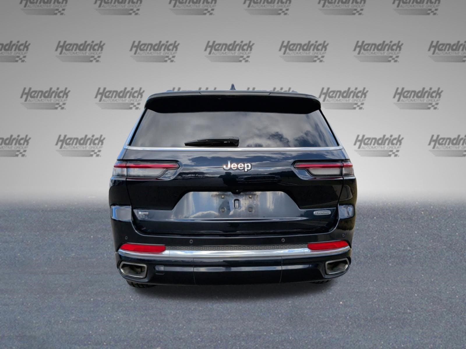 2023 Jeep Grand Cherokee Overland photo 3