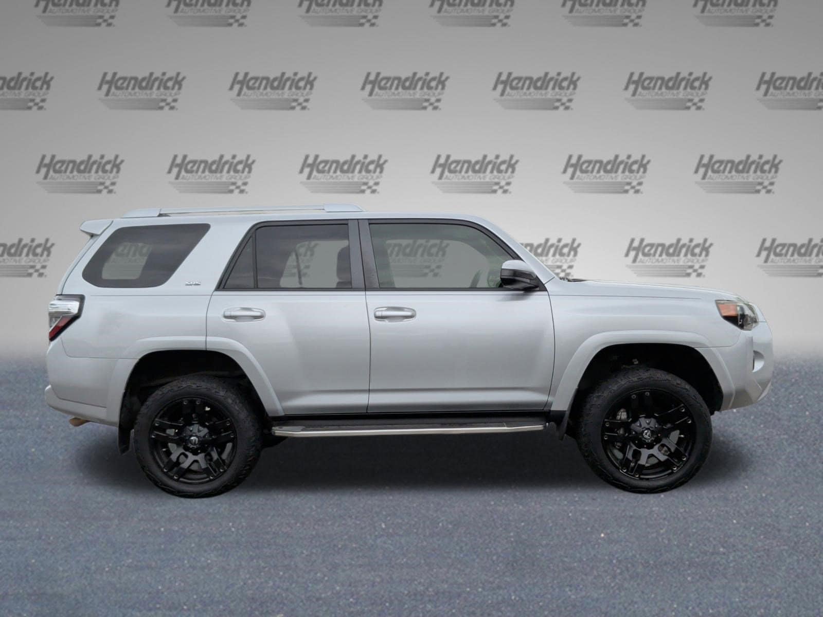 2016 Toyota 4Runner SR5 photo 5