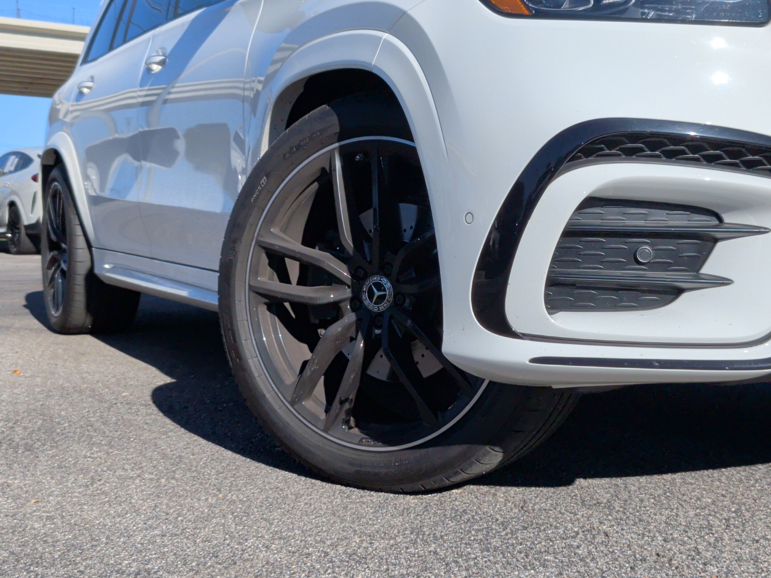 2025 Mercedes Benz GL 450 4MATIC photo 3