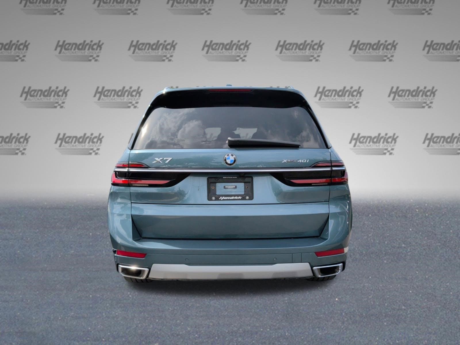 2024 BMW X7 xDrive40i photo 3