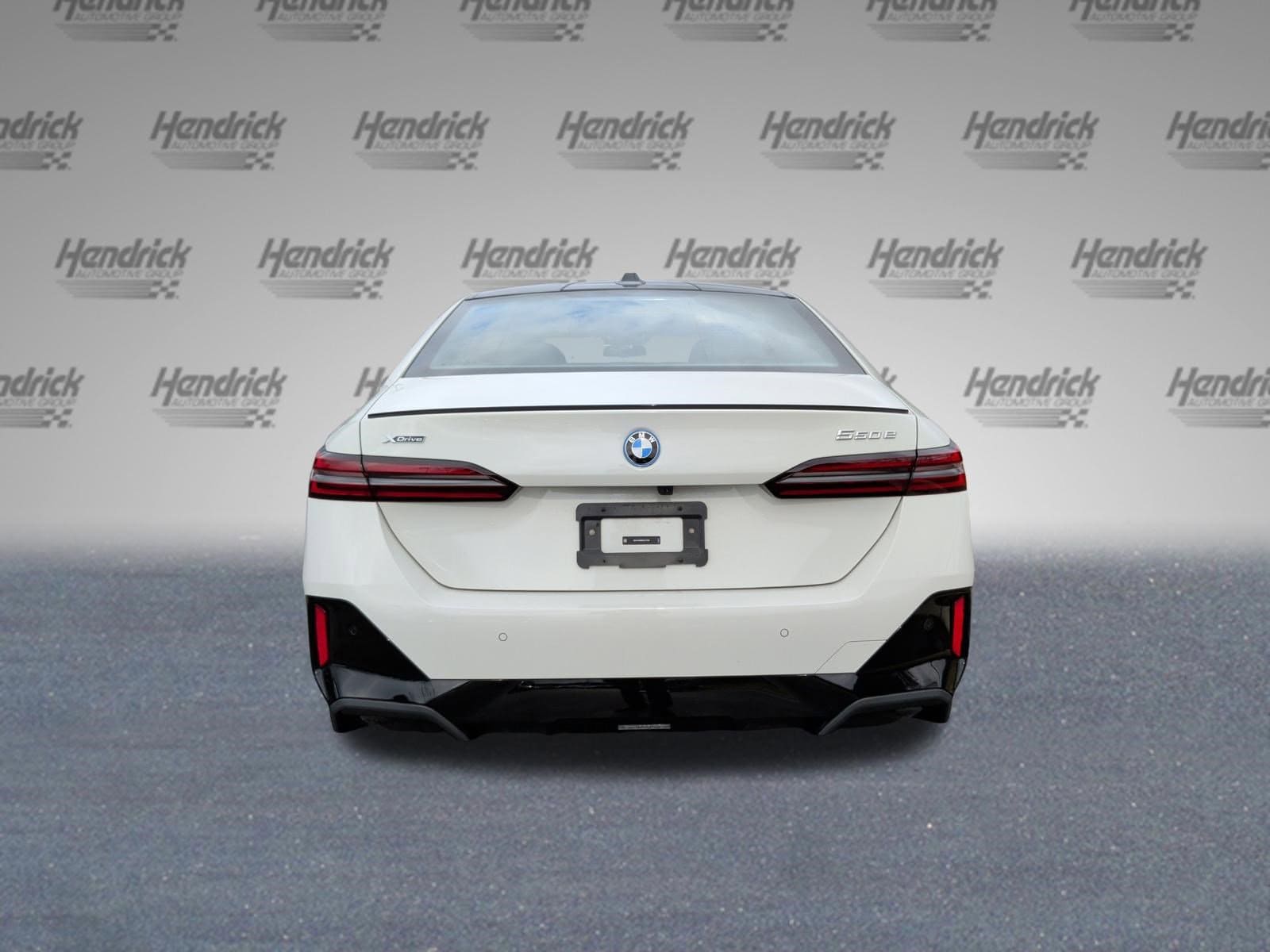 2025 BMW 550e 550e xDrive photo 6