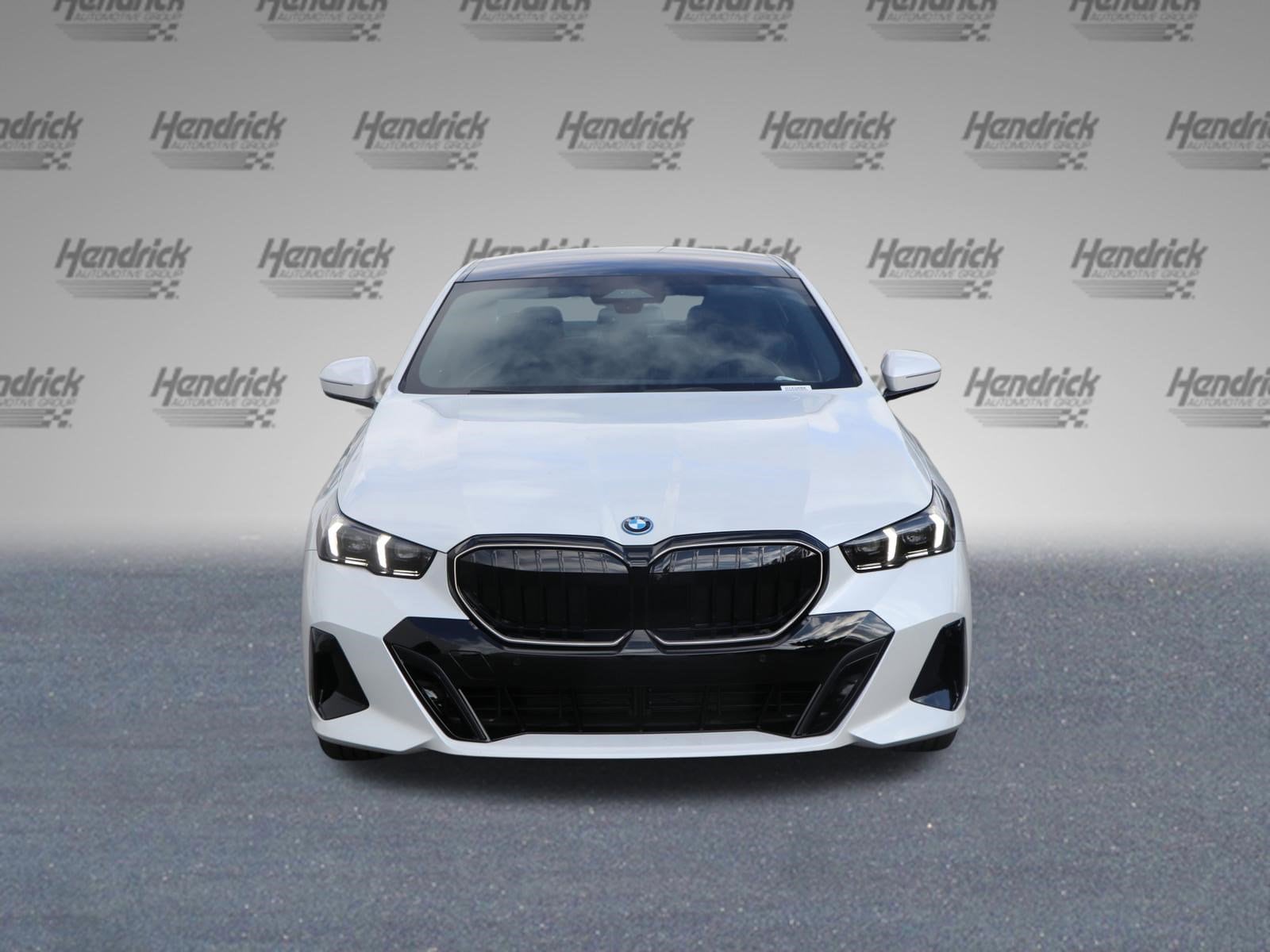 2026 BMW 550e 550e xDrive photo 3