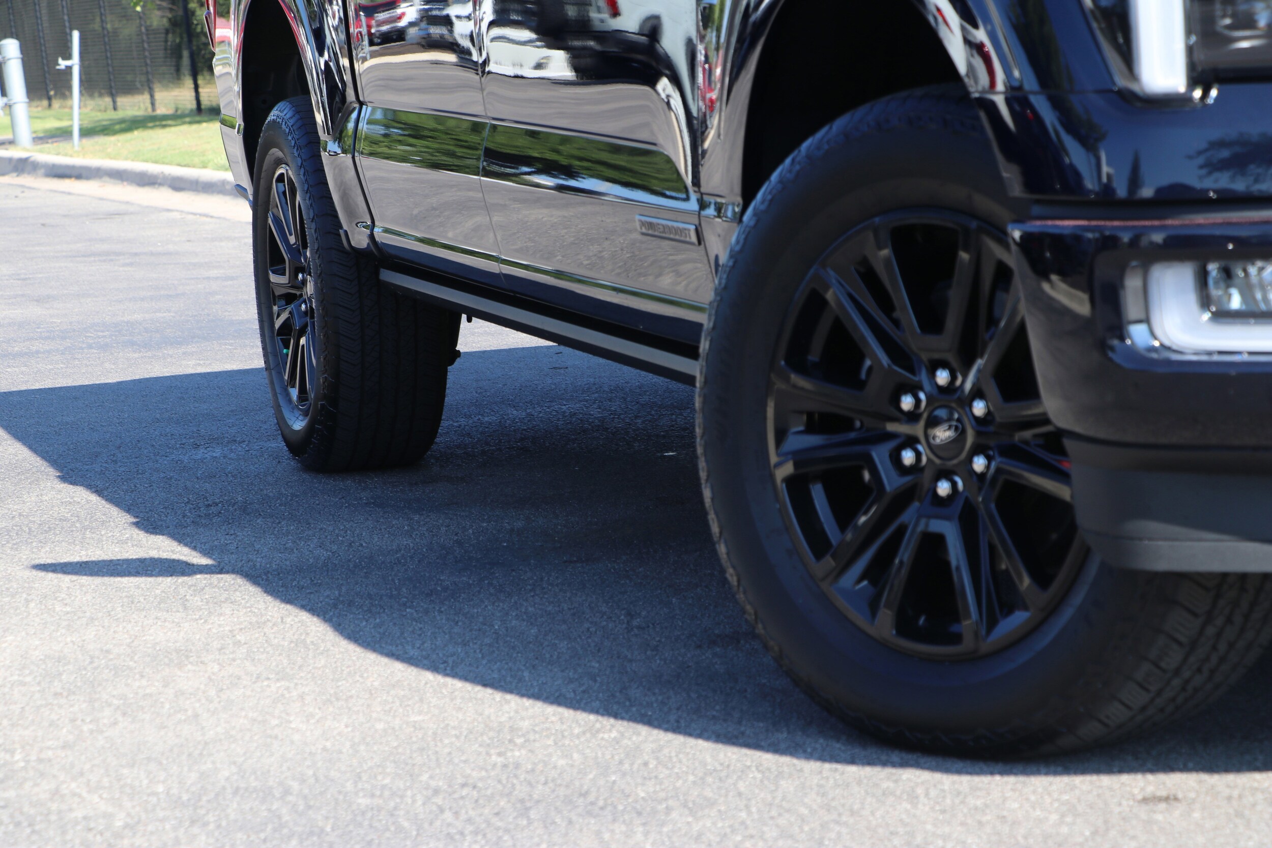 2025 Ford F-150 Platinum photo 2