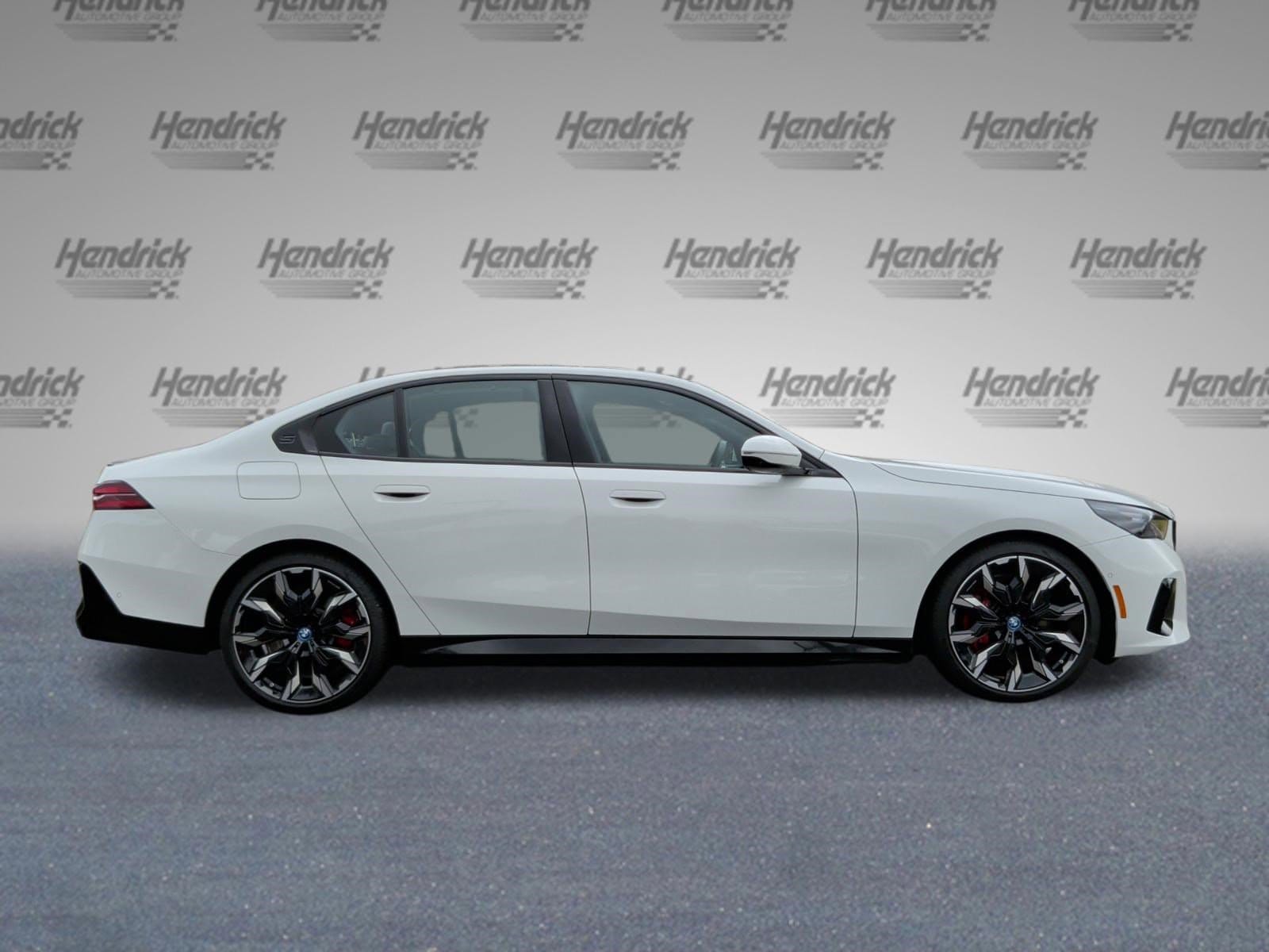 2025 BMW 550e 550e xDrive photo 4