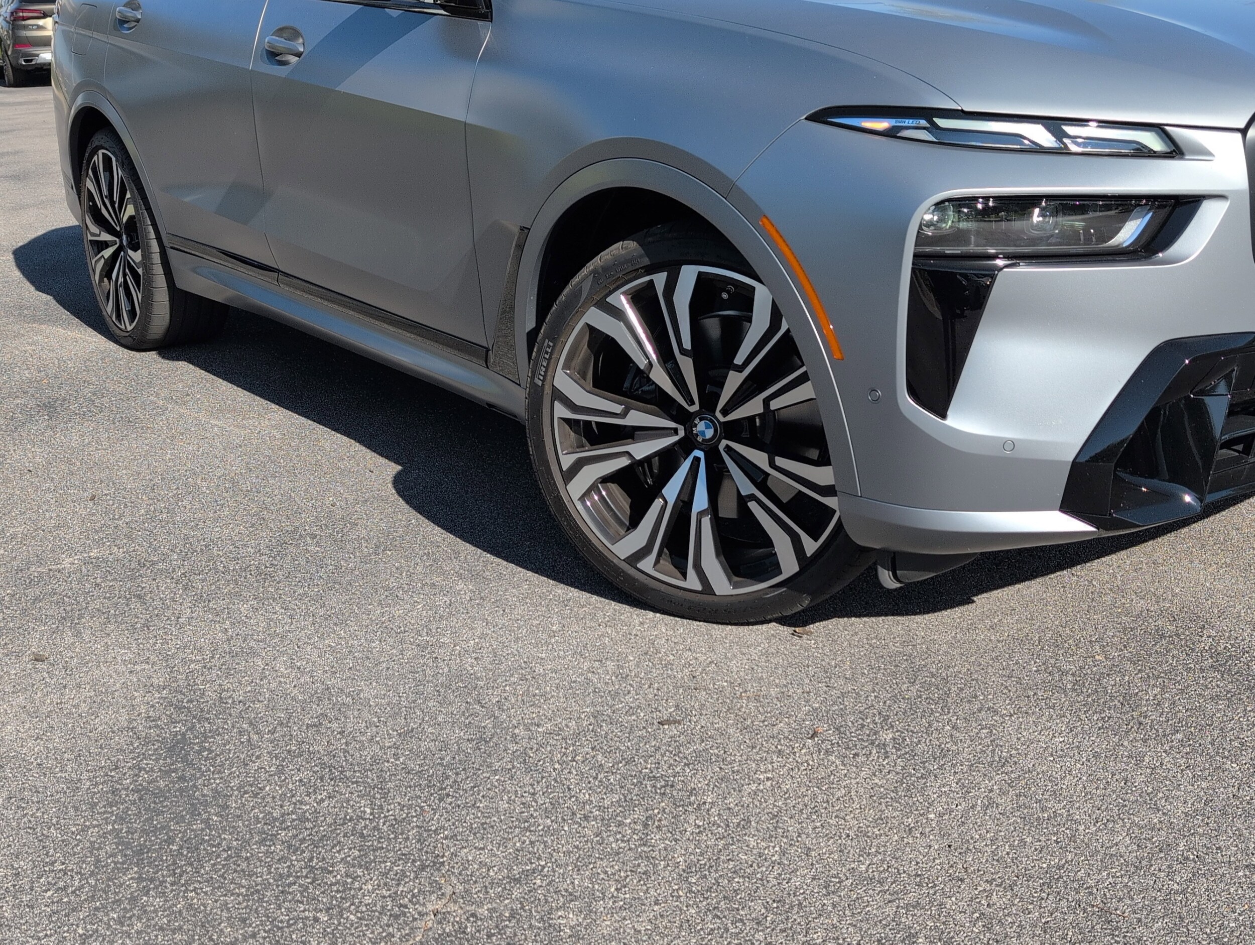 2025 Bmw X7 M60i photo 3