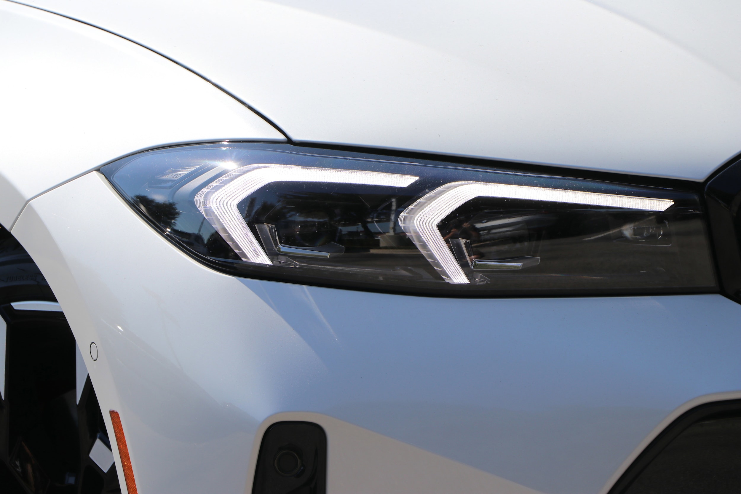 2025 BMW 330i 330i photo 4