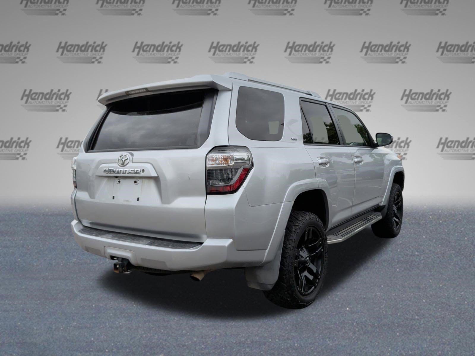 2016 Toyota 4Runner SR5 photo 6