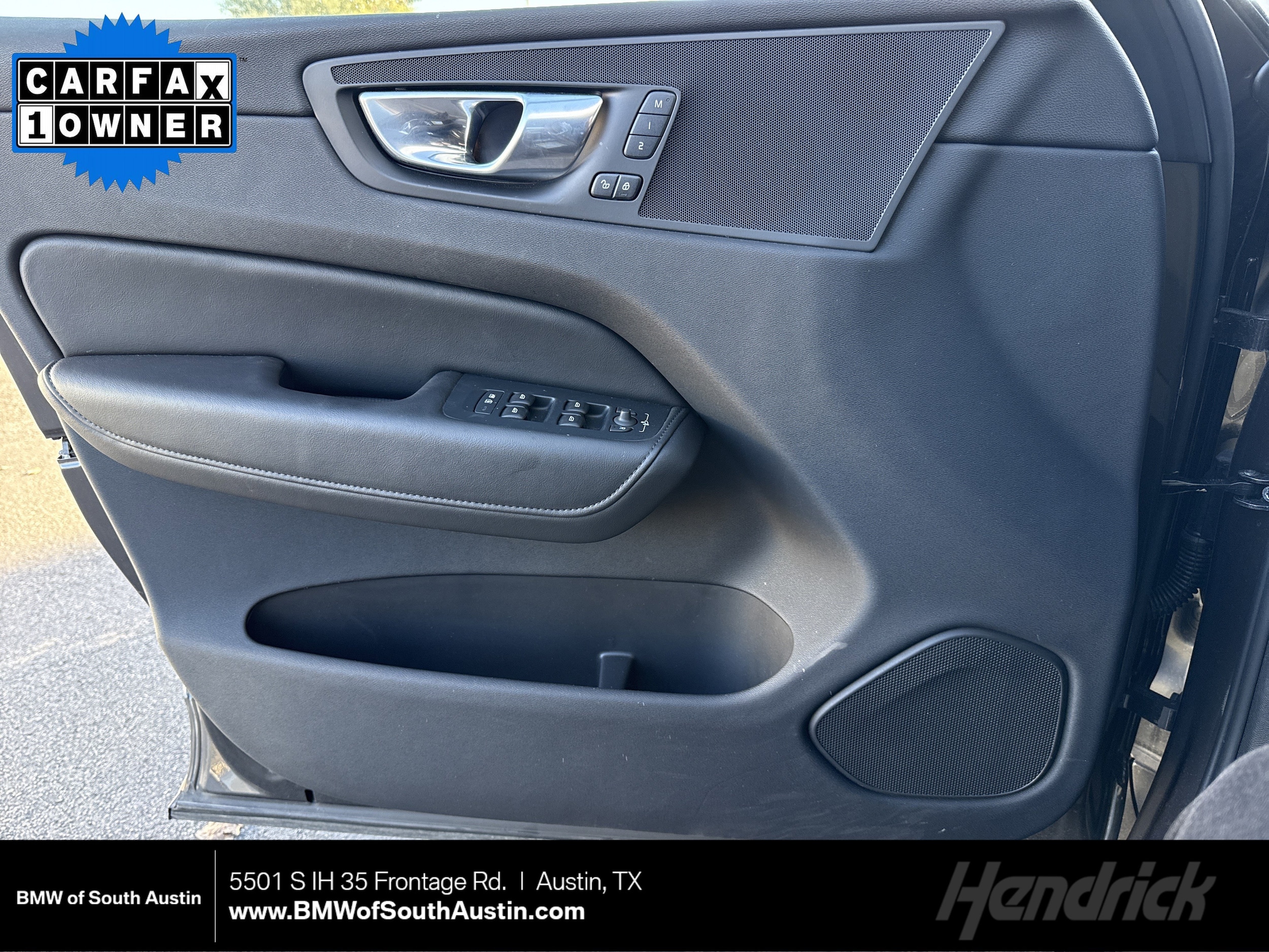 2025 Volvo XC60 Plus's photo