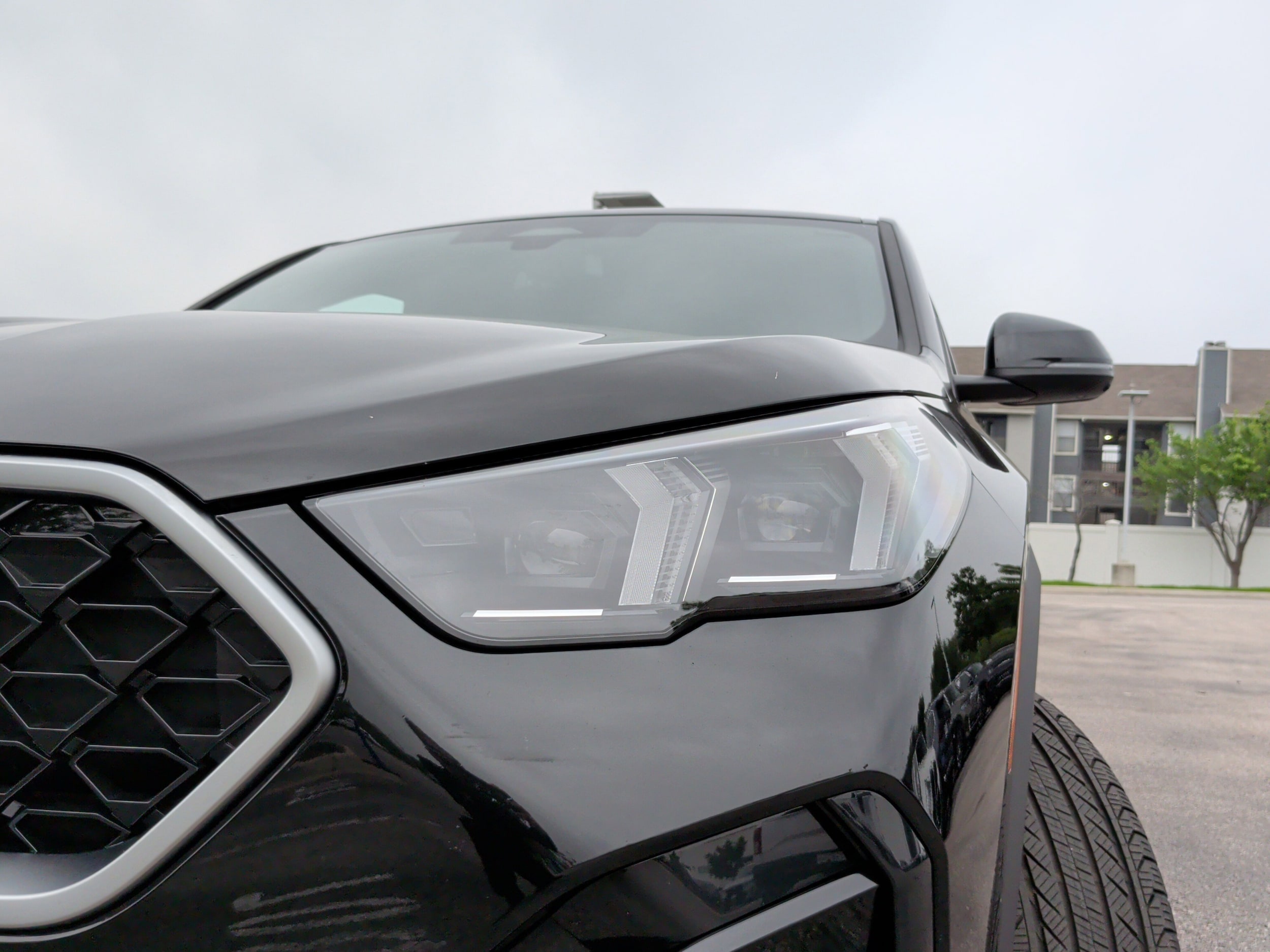 2026 BMW X2 xDrive28i photo 2