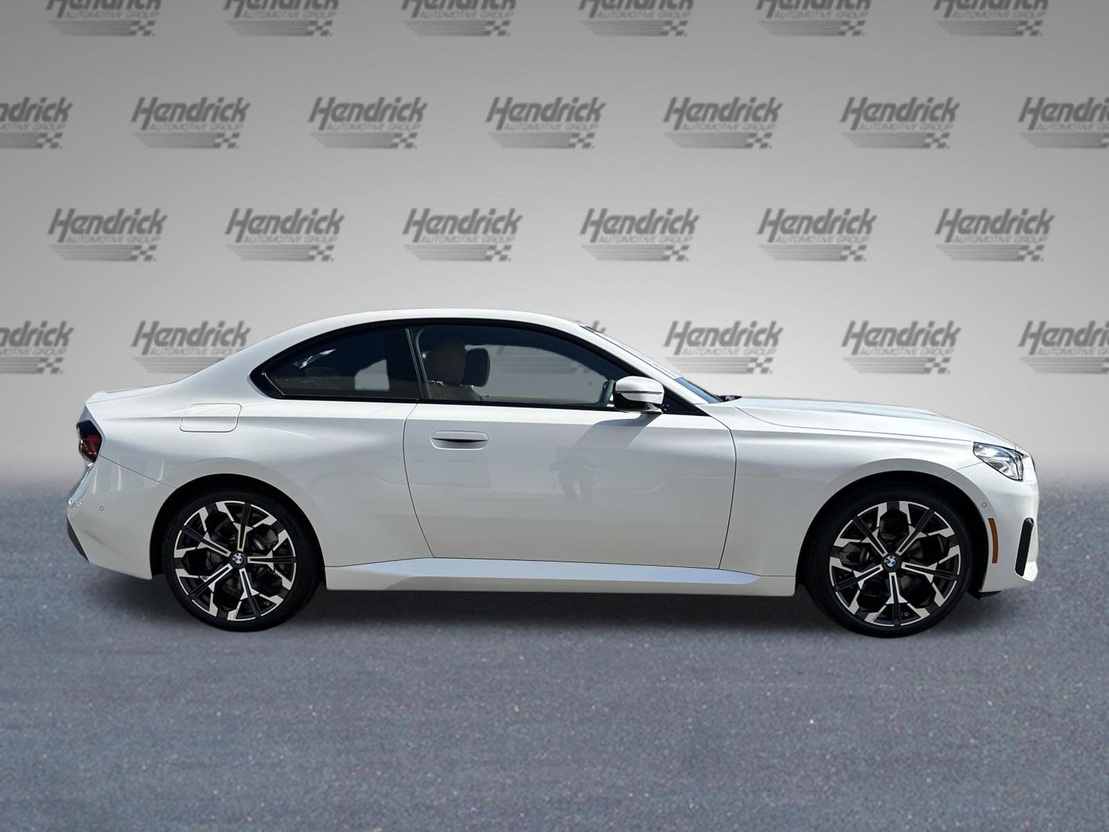 2025 BMW 230i 230i xDrive photo 3