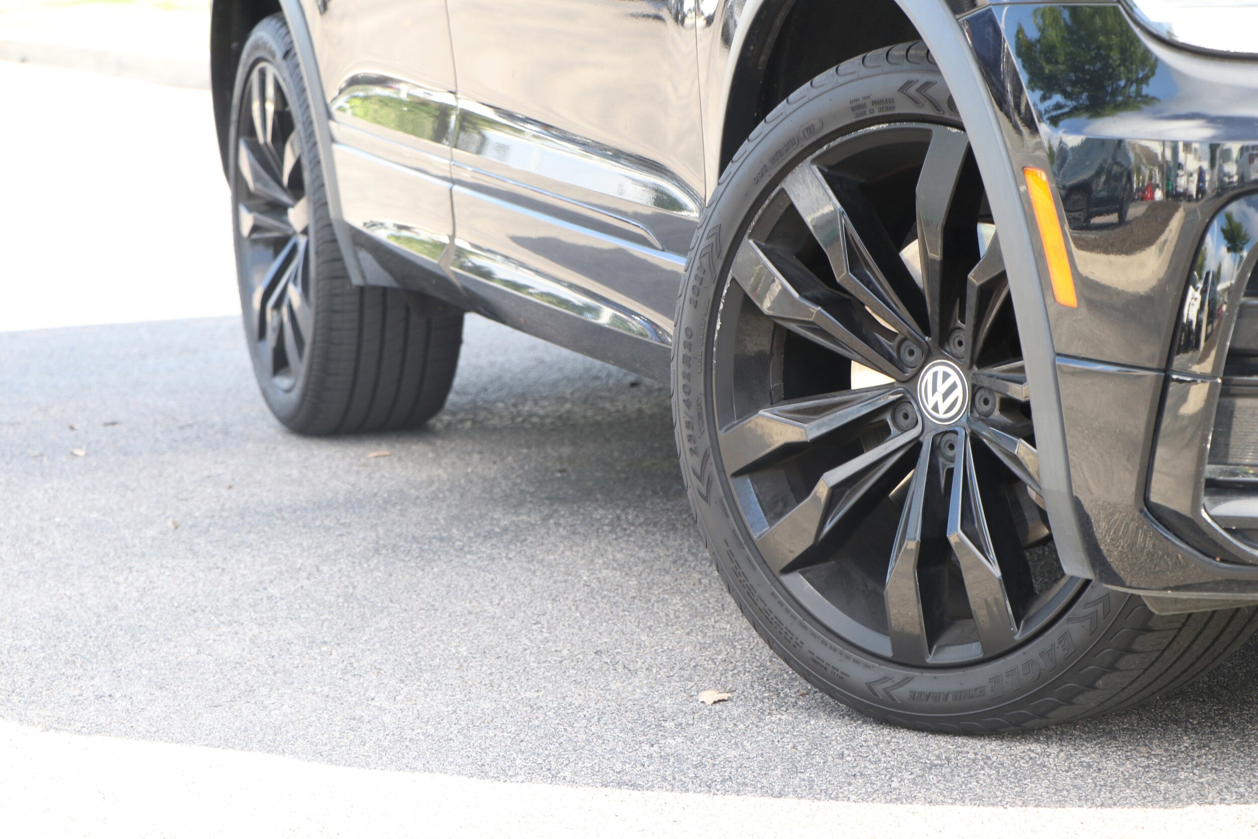 2021 Volkswagen Tiguan SE photo 2