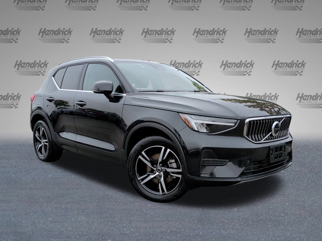 Used 2025 Volvo XC40 Core Bright Theme SUV