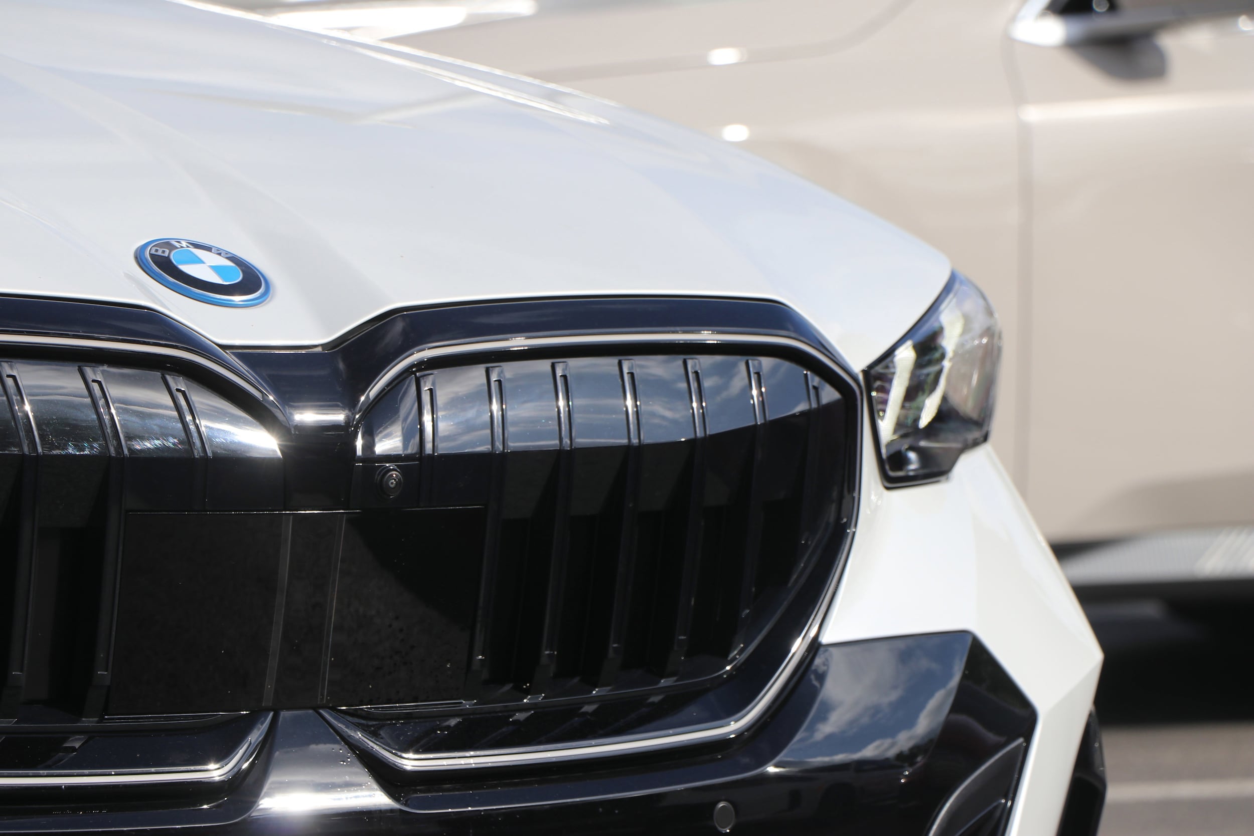 2026 BMW 550e 550e xDrive photo 5