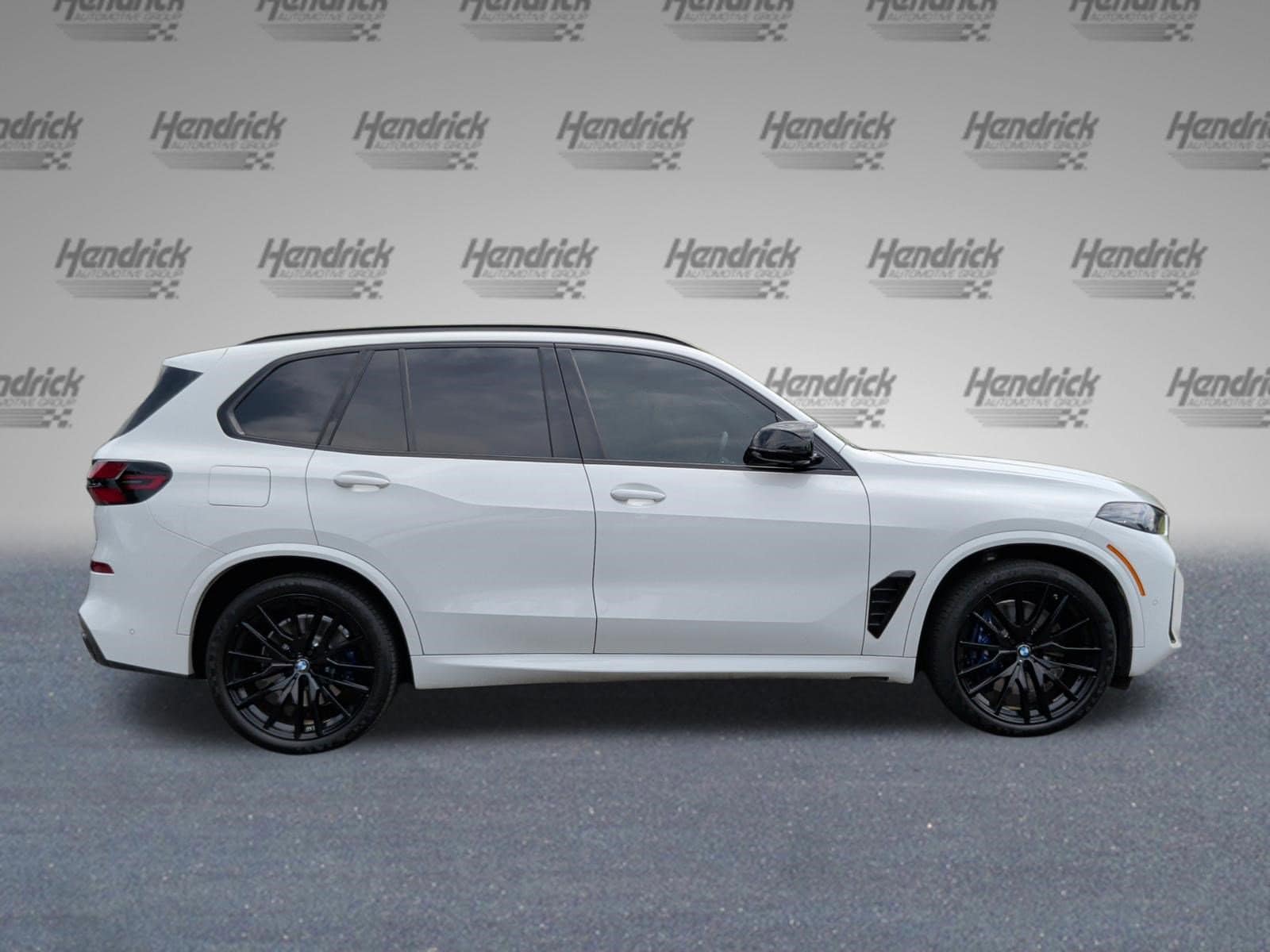 BMW X5 M60i