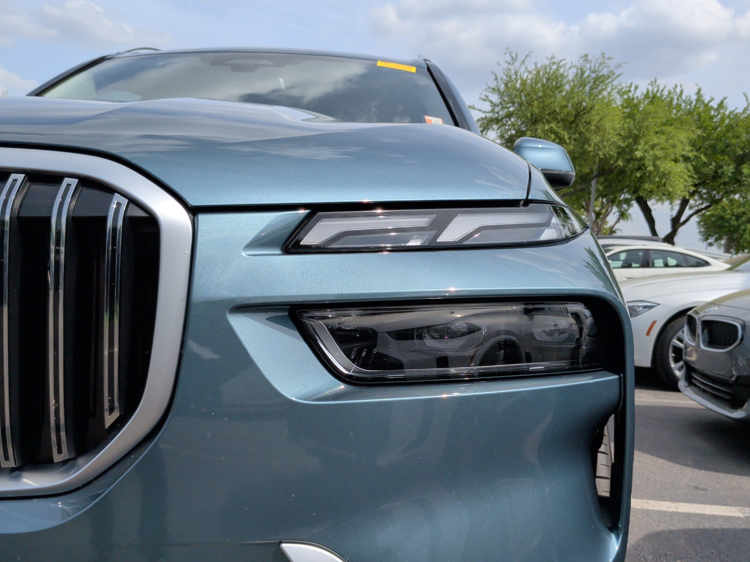 2024 BMW X7 xDrive40i photo 2