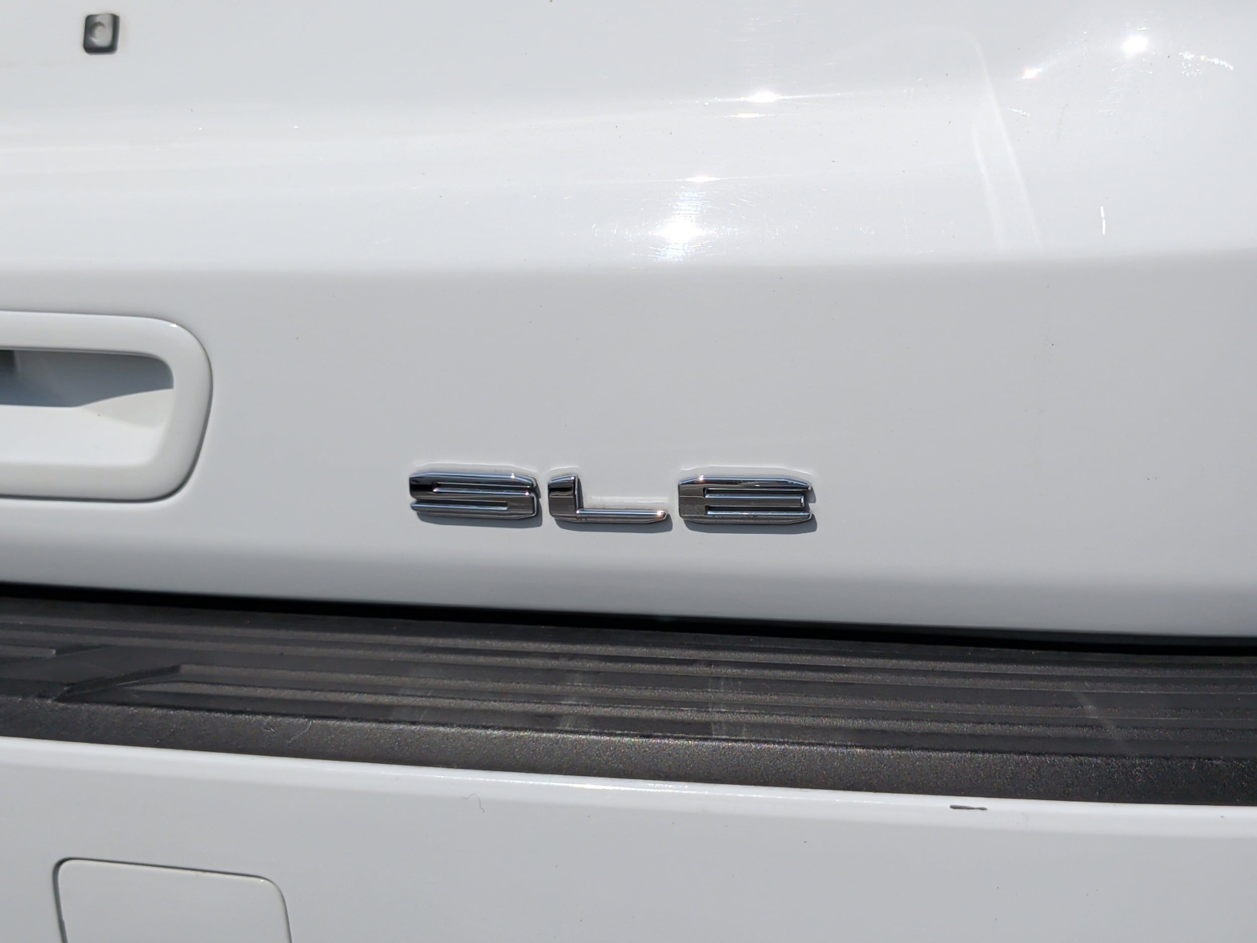 2022 GMC Yukon SLE photo 3