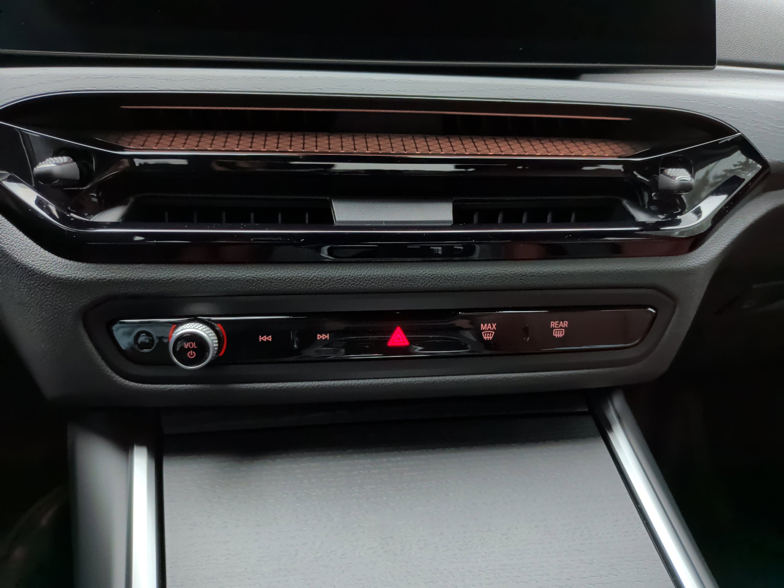 2026 BMW 230i 230i photo 6