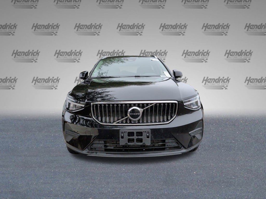 Used 2025 Volvo XC40 Core Bright Theme SUV