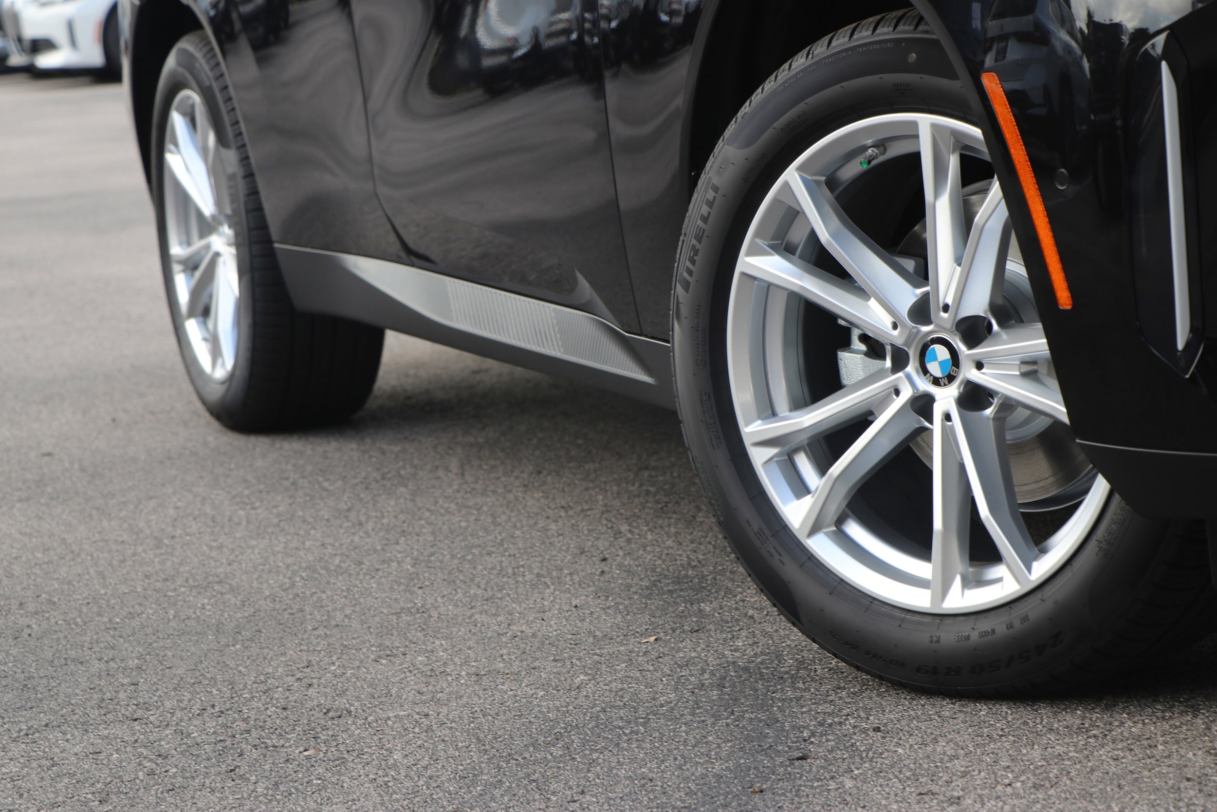2025 BMW X3 30 xDrive photo 2