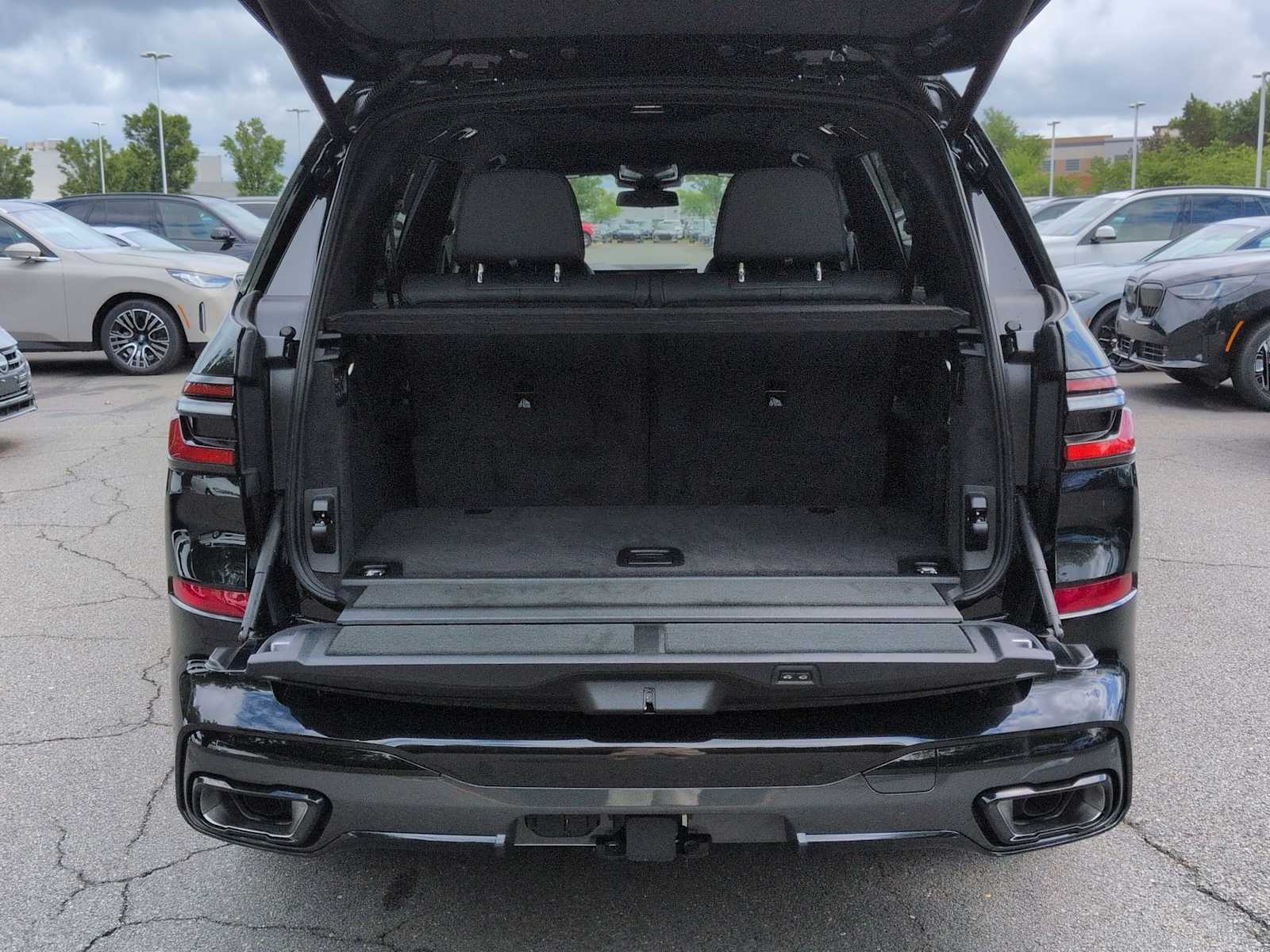 Thumbnail: 2027 BMW X7 - 36